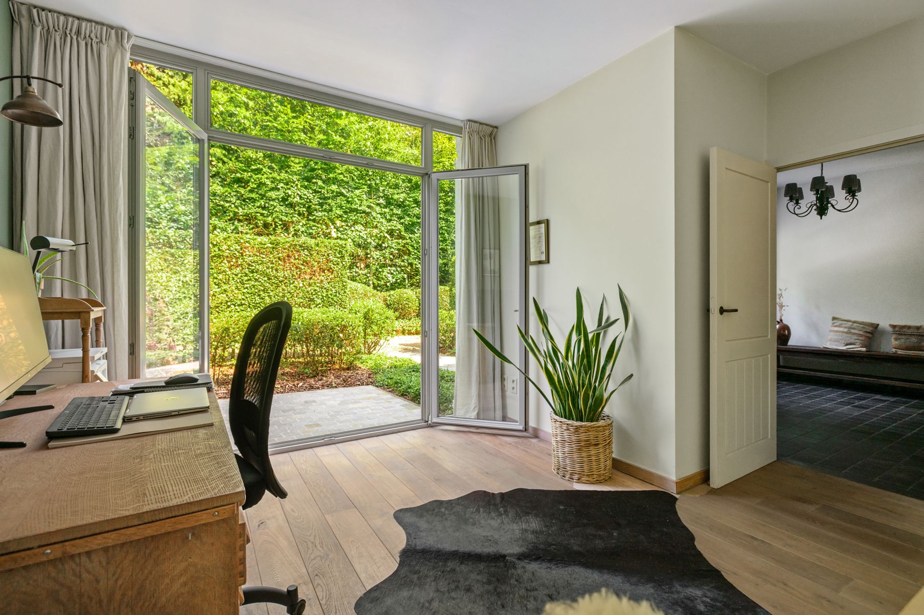 UNIEKE INSTAPKLARE WONING MET ZWEMBAD foto 14