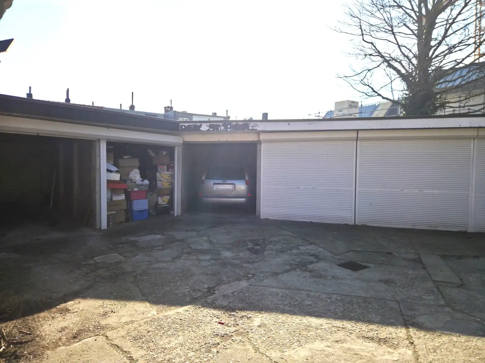 Opbrengsteigendom met garages en appartement foto 16