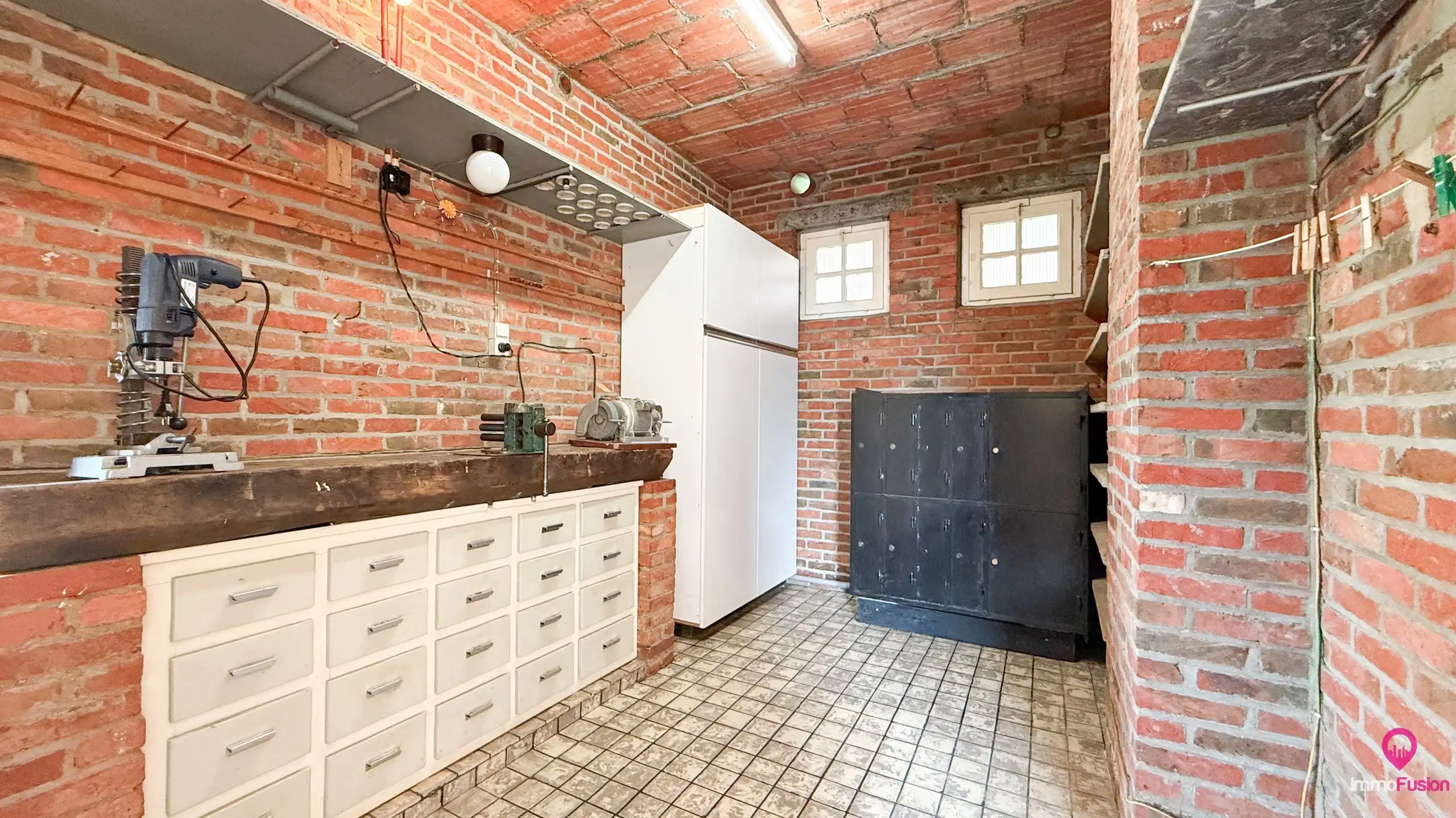 Rustig gelegen woning met dubbele garage, kelder en privacy! foto 16