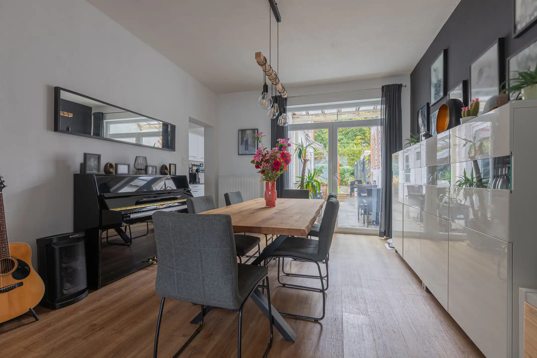 RONSE - Charmante gezinswoning met 4 slaapkamers en tuin foto 5