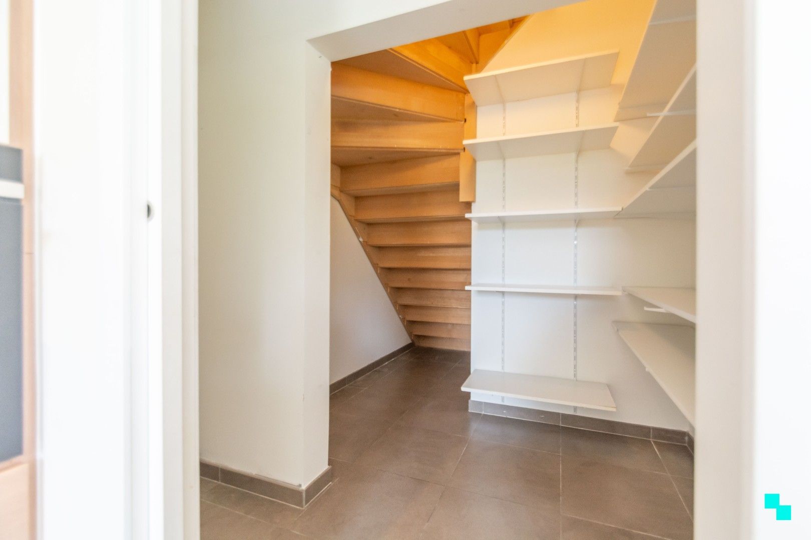Hoogwaardige afgewerkte woning met tuin foto 10