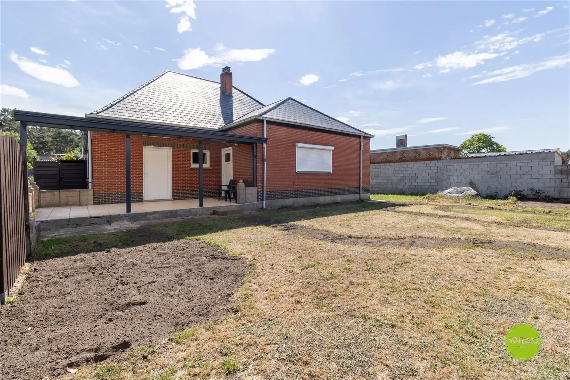 Ruime open bebouwing met 6 slaapkamers op 750 m2 grond foto 2