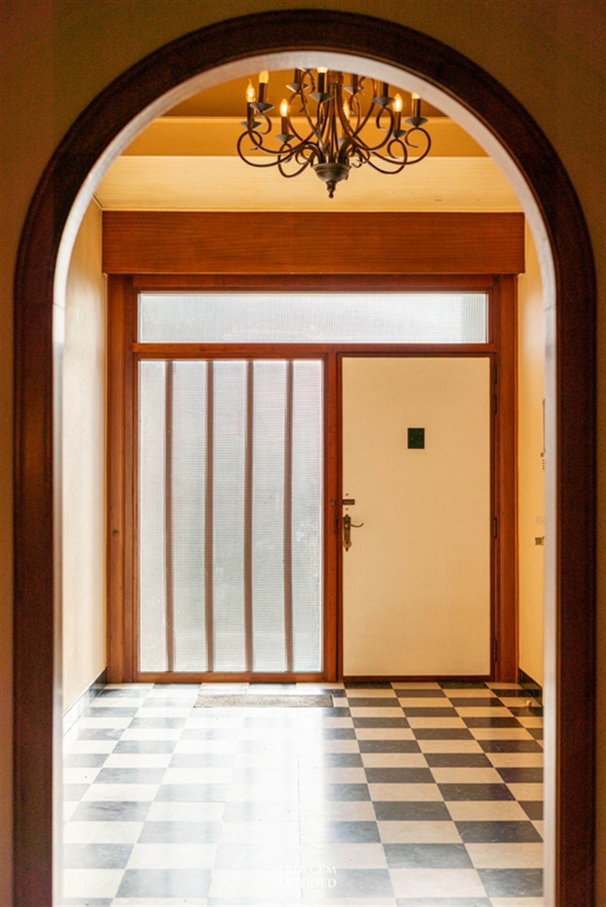 xl villa met magazijn van ca. 300m² op perceel van 2.438m² foto 2