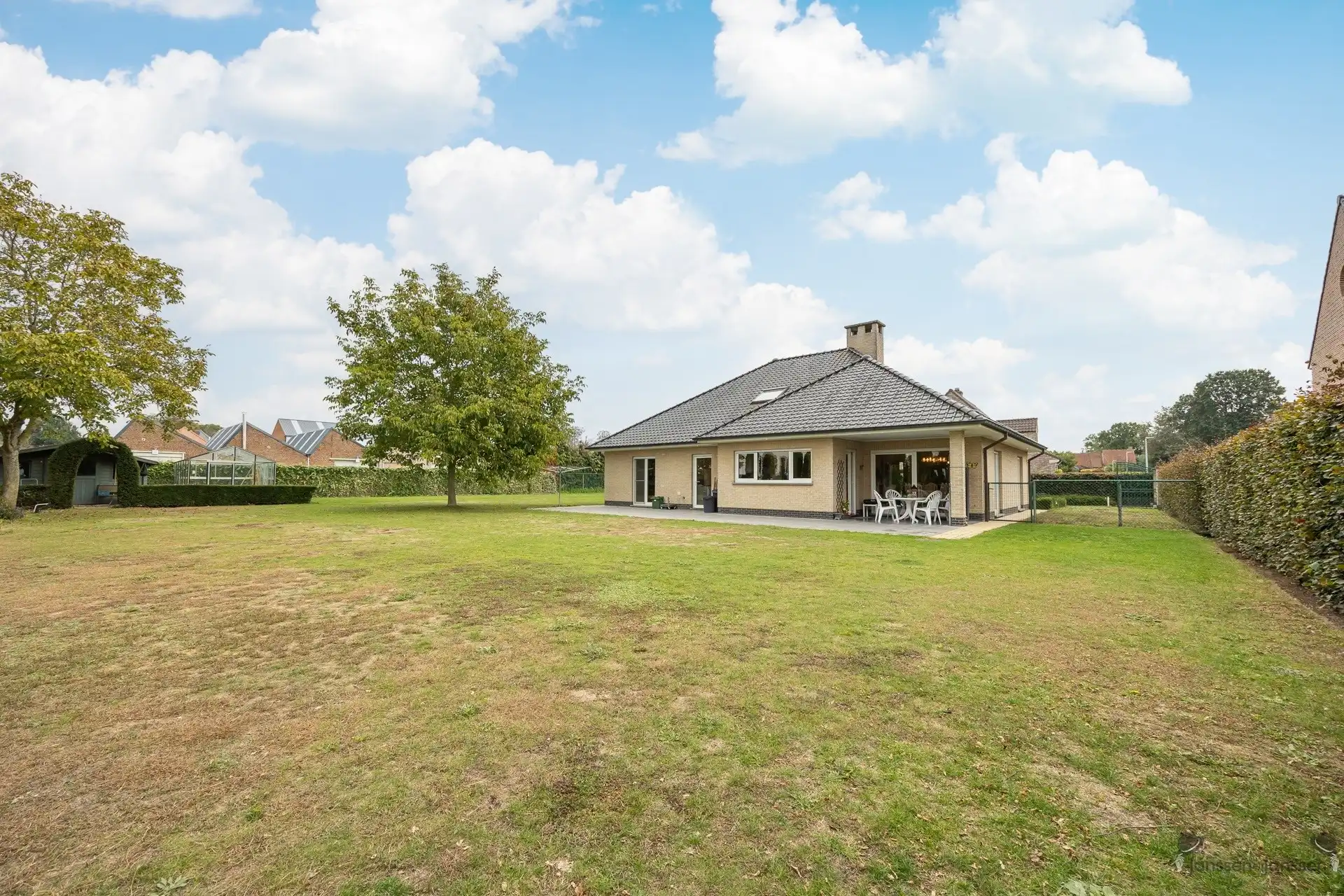 Rustig gelegen bungalow op 1600m² terrein  foto 2