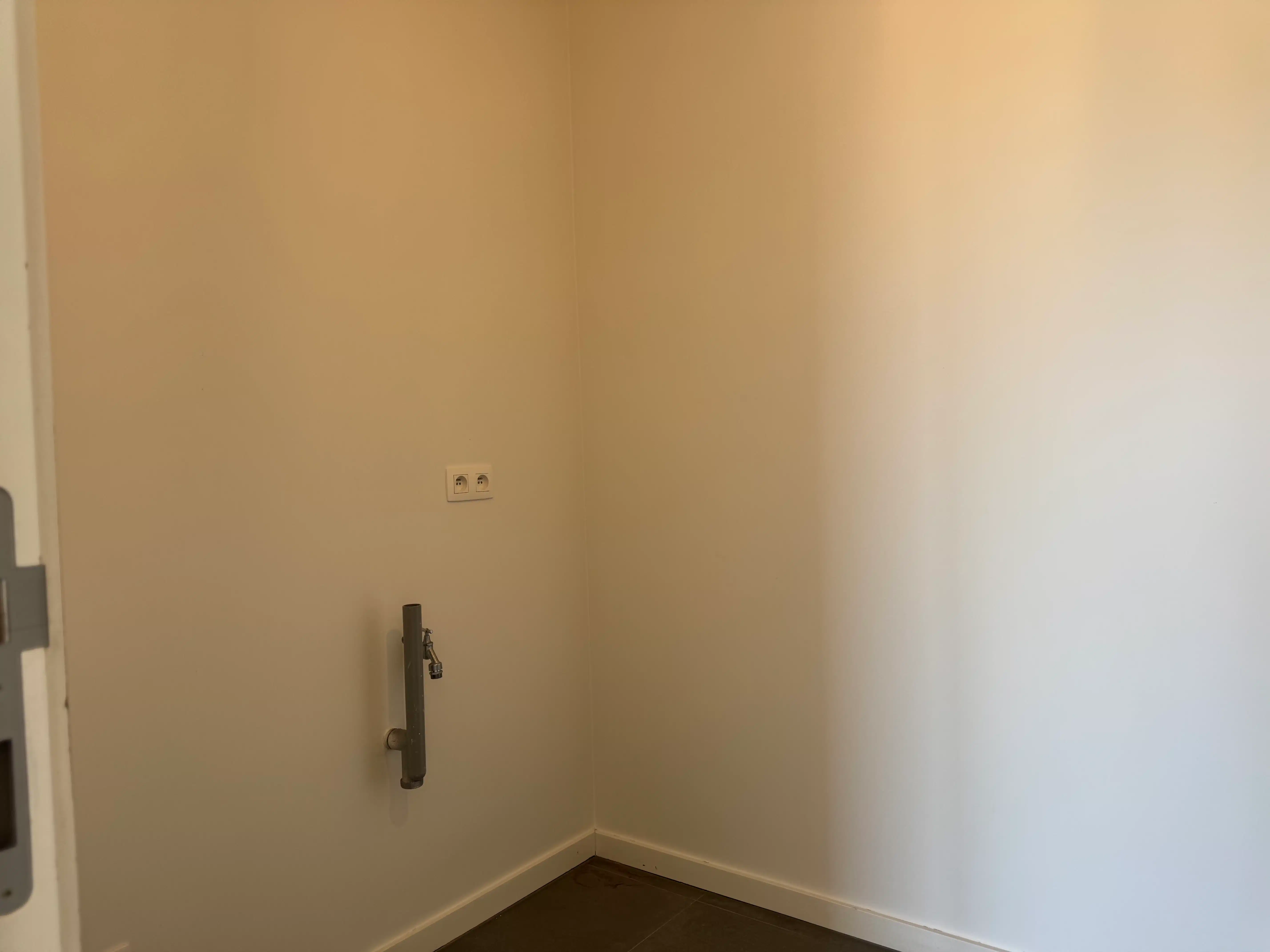 Ruim 2-slaapkamer appartement nabij centrum Genk foto 8