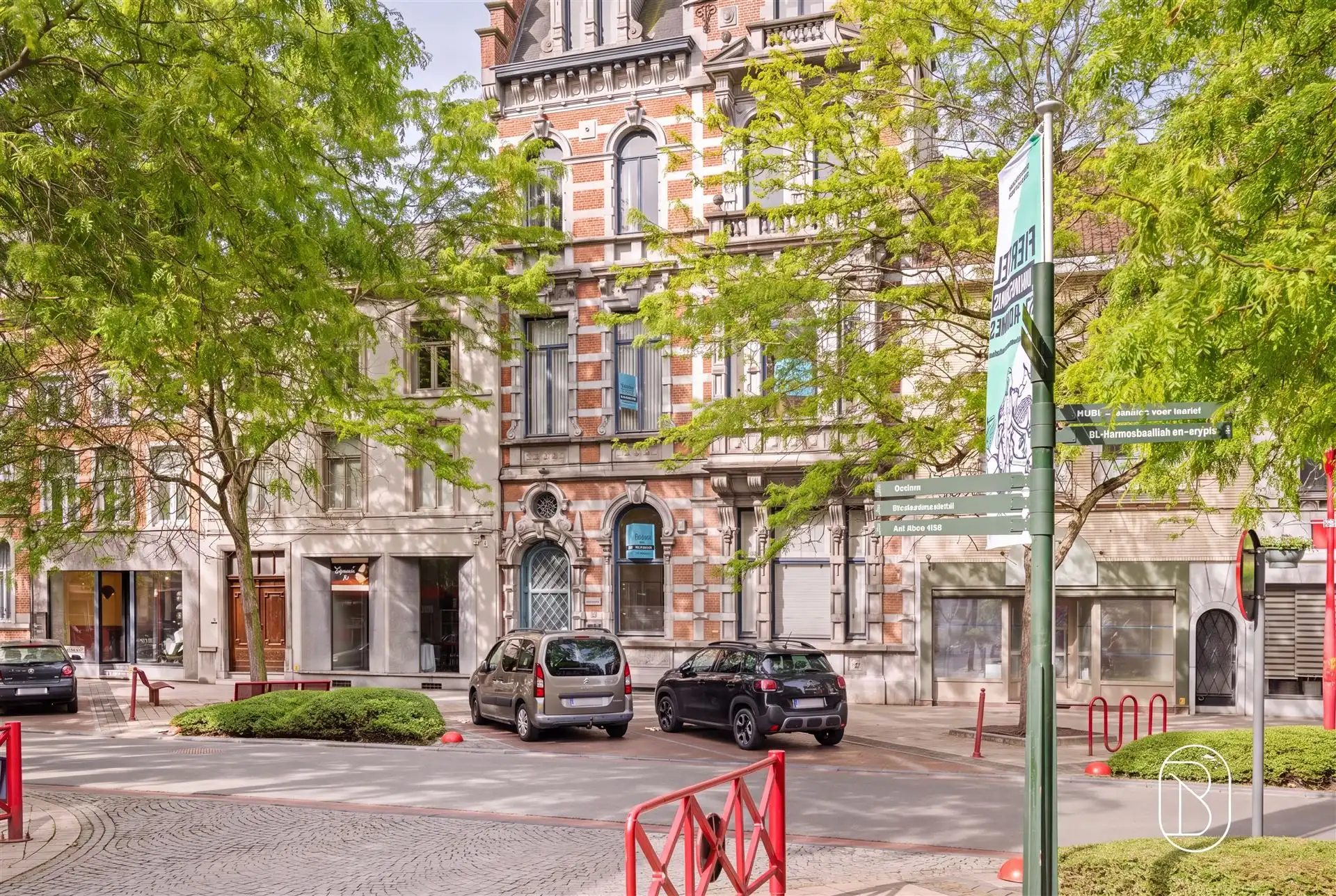 Authentieke herenwoning (6 appartementen, kantoor, parking) foto 2