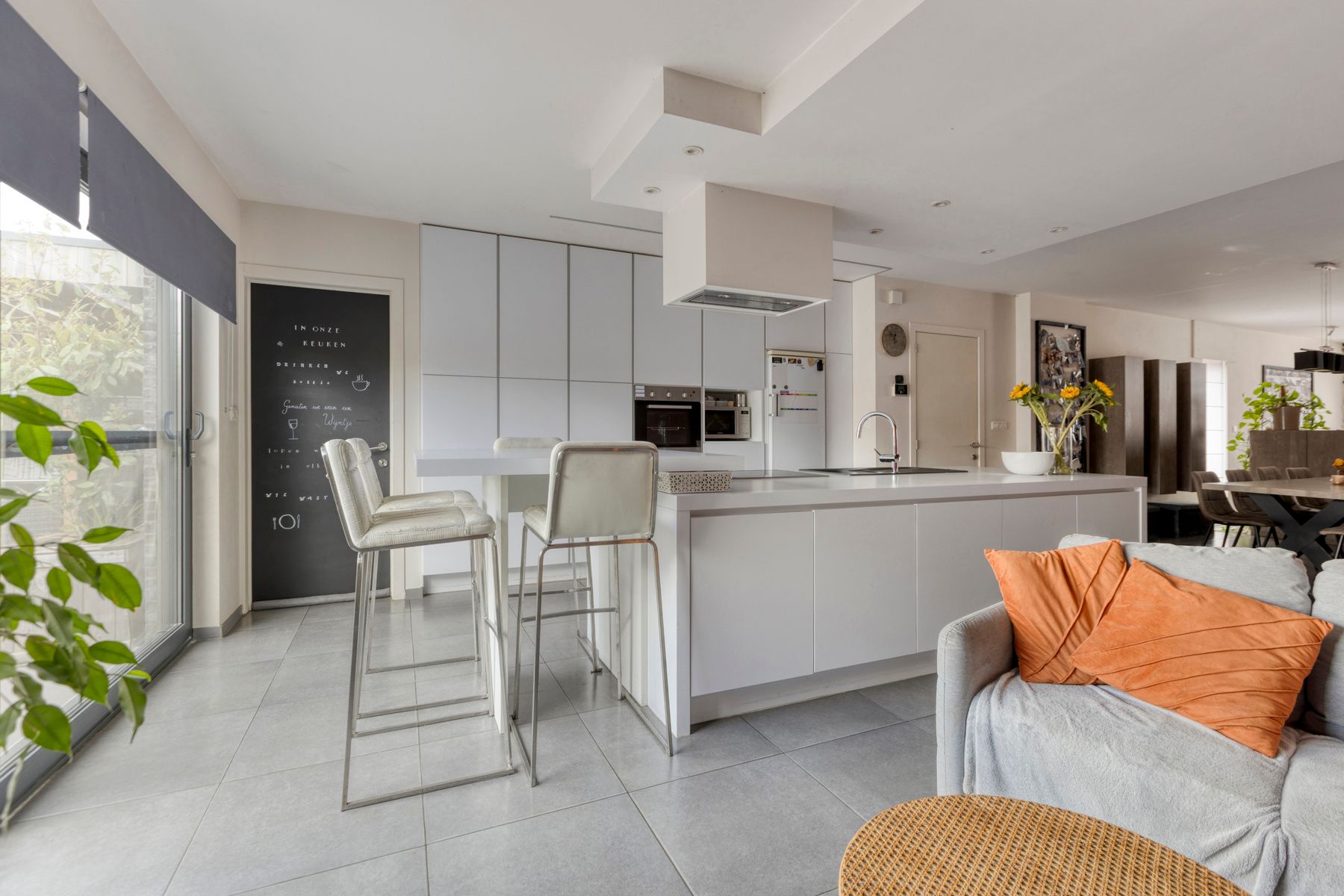 Moderne nieuwbouwwoning met 4 slaapkamers en gezellige tuin. foto 19