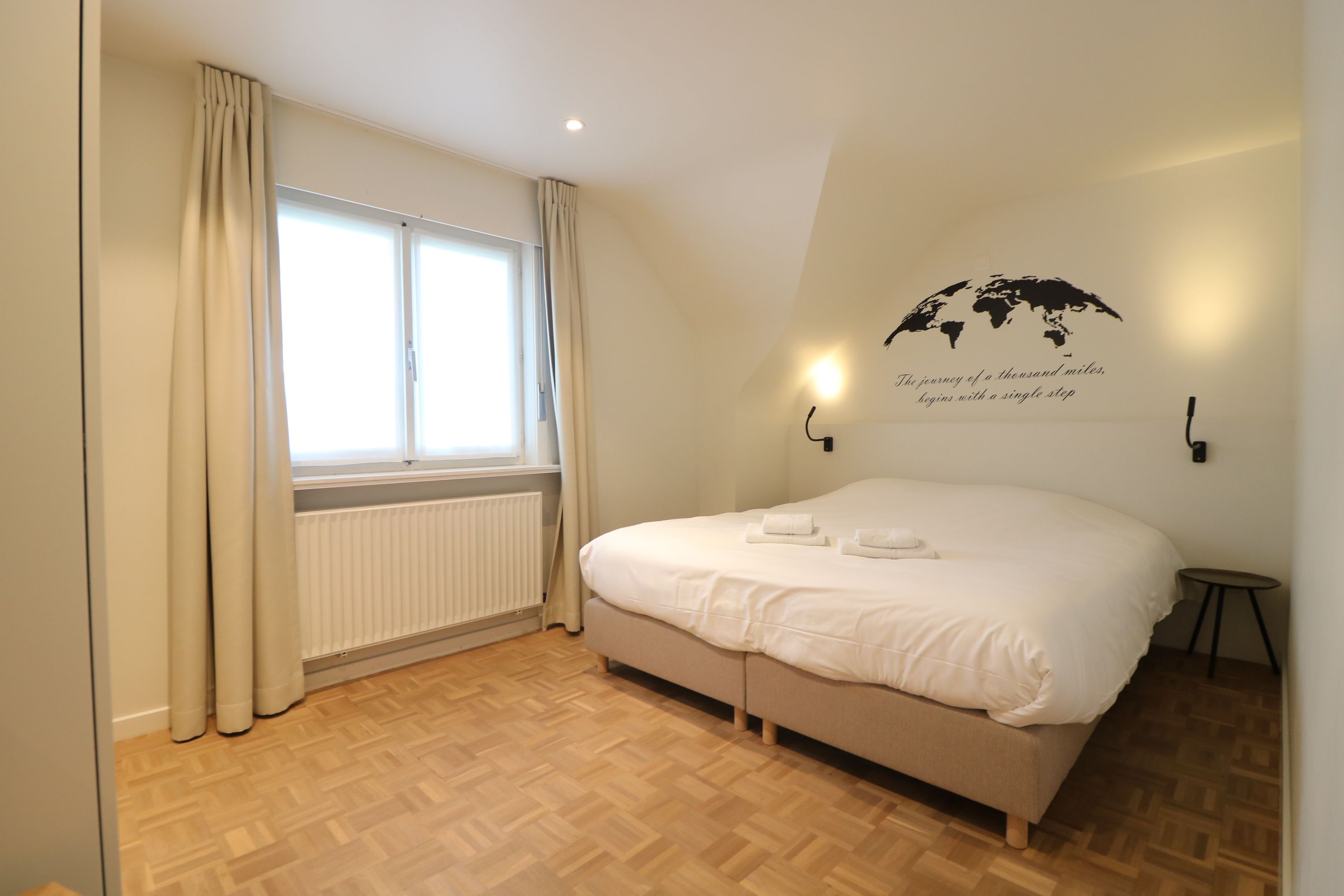 Instapklare zeer ruime villa met 6 volwaardige slaapkamers, 2 badkamers, 3 toiletten, grote garage en zonnige tuin.  foto 12