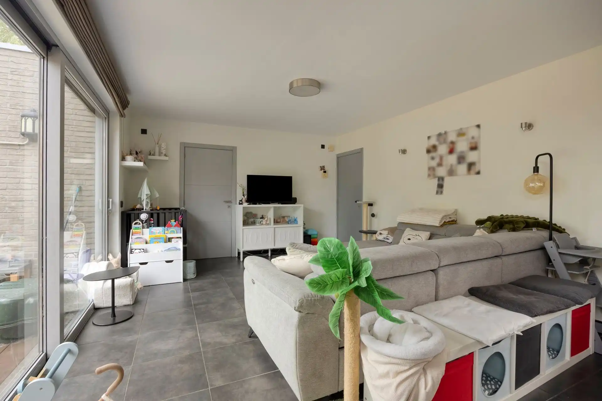 STIJLVOLLE EN INSTAPKLARE WONING MET TUIN EN CARPORT ! foto 4