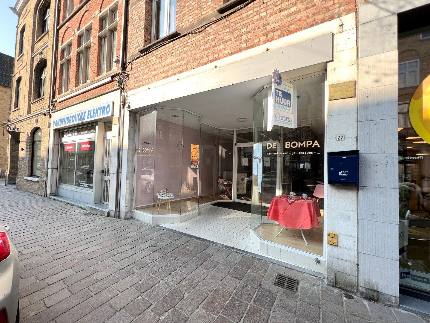 HANDESLPAND + WOONST MET TERRAS OP 50M VAN DE GROTE MARKT  foto 2