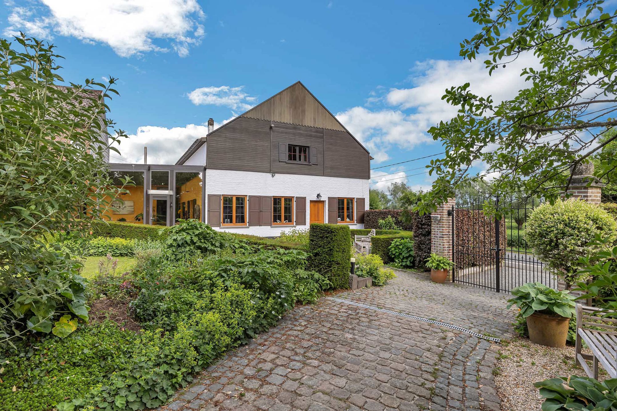 Hoofdfoto van de publicatie: Karaktervolle woning op 15a17ca