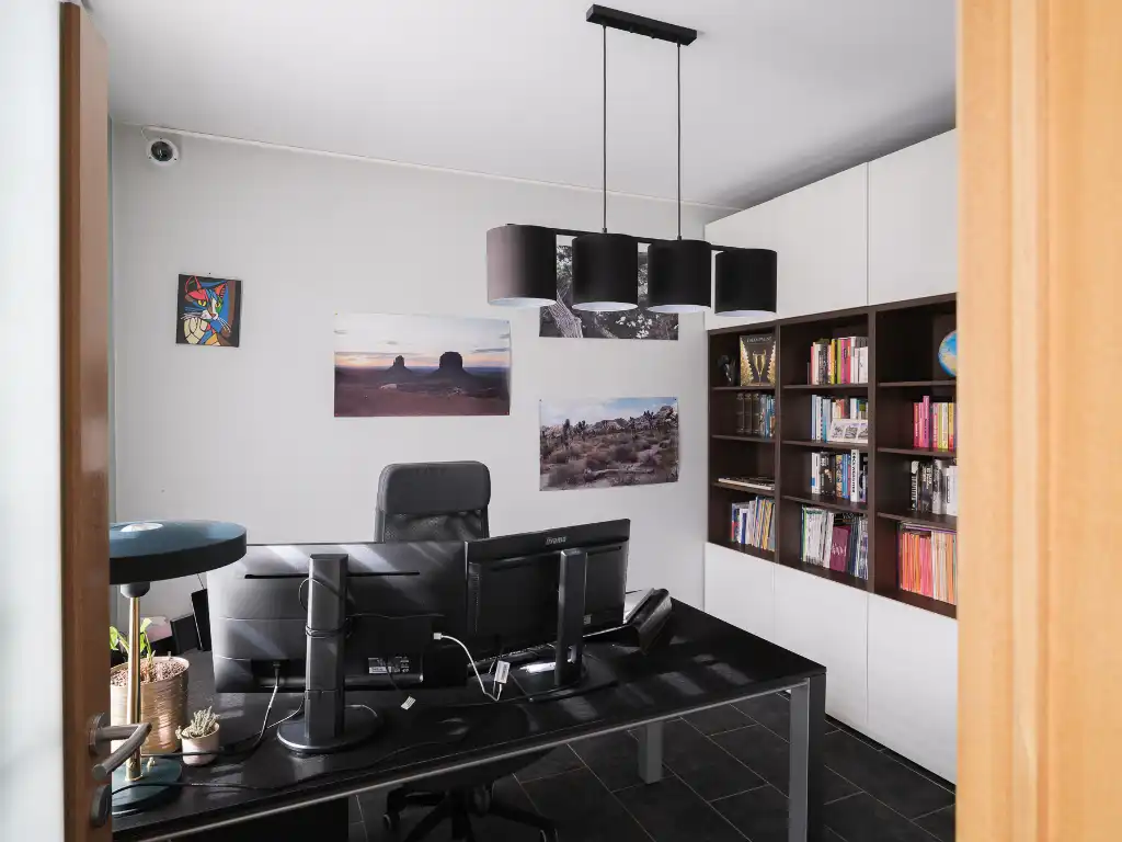 Karaktervolle gezinswoning met 4 slaapkamers, een bijbouw en een volwassen tuin foto 9