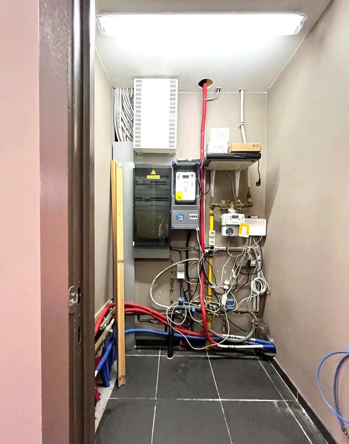 COMMERCIEEL GEBOUW - 214 M² BRUIKBARE RUIMTE foto 16