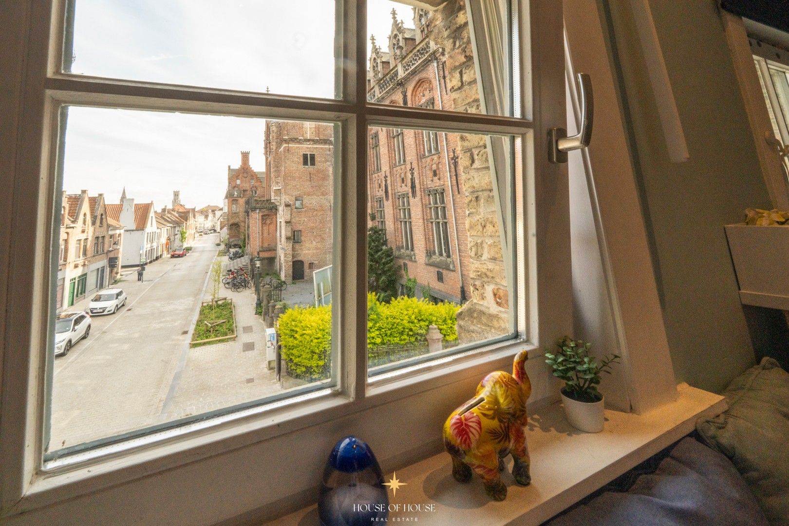 Gerenoveerd charmehuis in het hart van Brugge foto 27