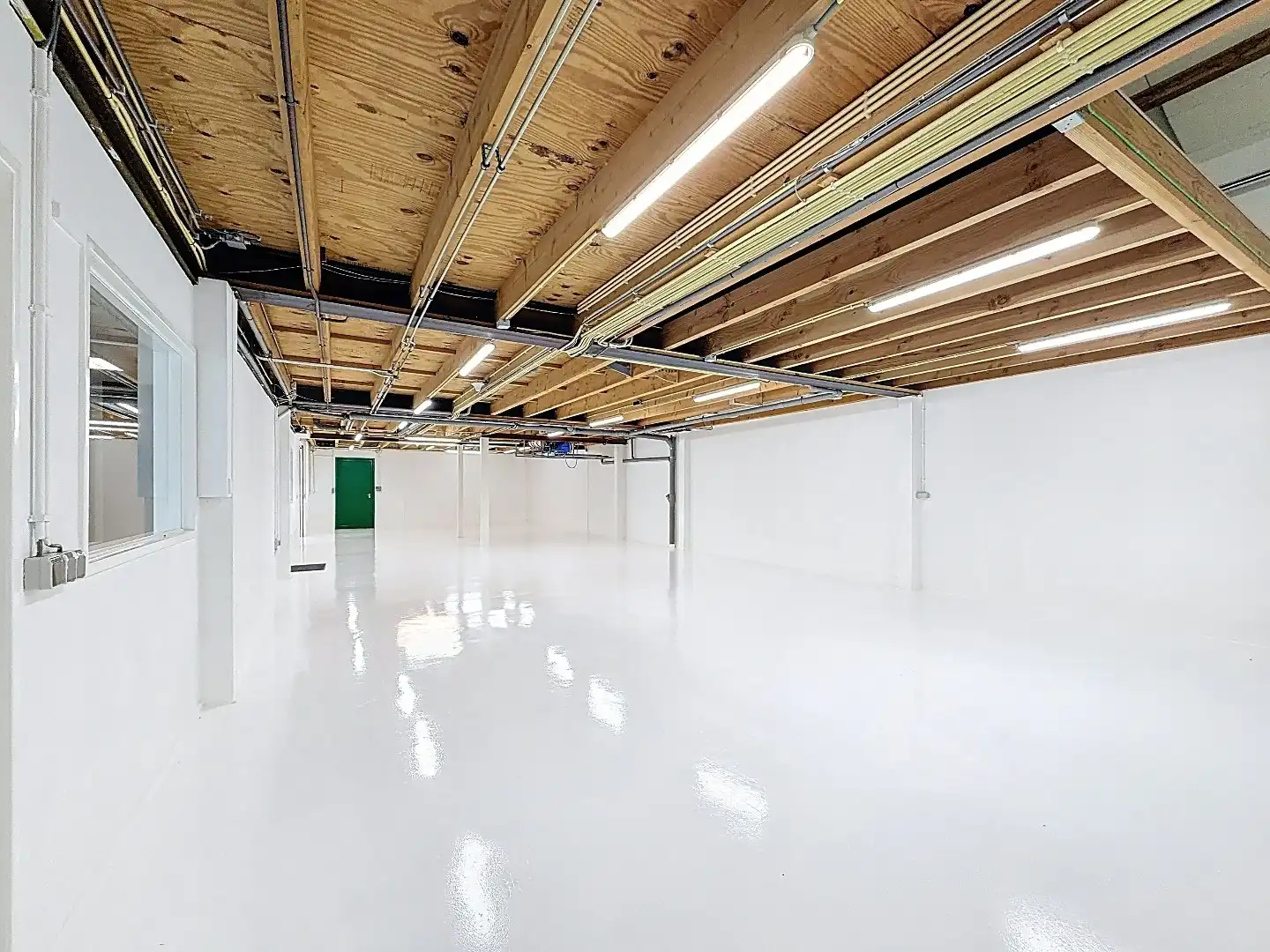 Uniek multifunctioneel object met bedrijfsruimte, kantoor, mancave en ruim appartement foto 13