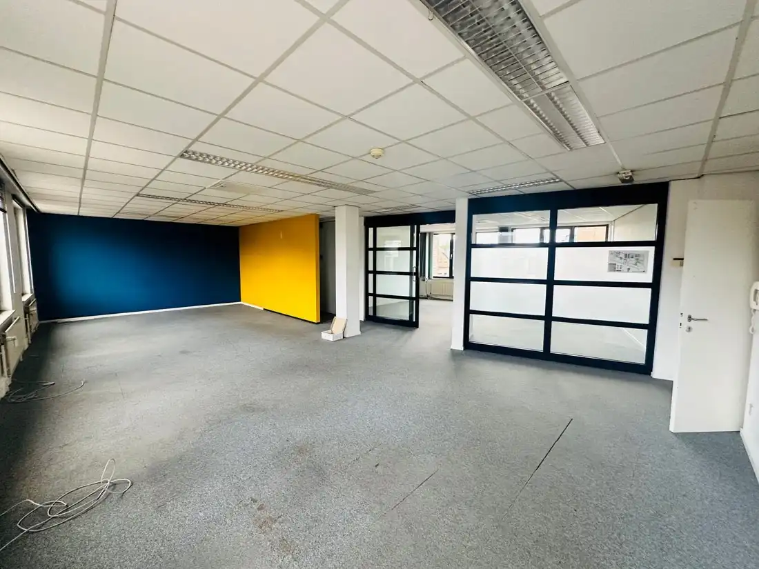 Iconisch kantorencomplex of commerciële ruimte te Hasselt centrum foto 2