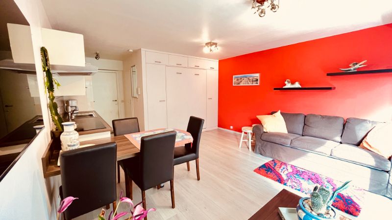 Ruime studio met zijdelings zeezicht! foto {{pictureIndex}}