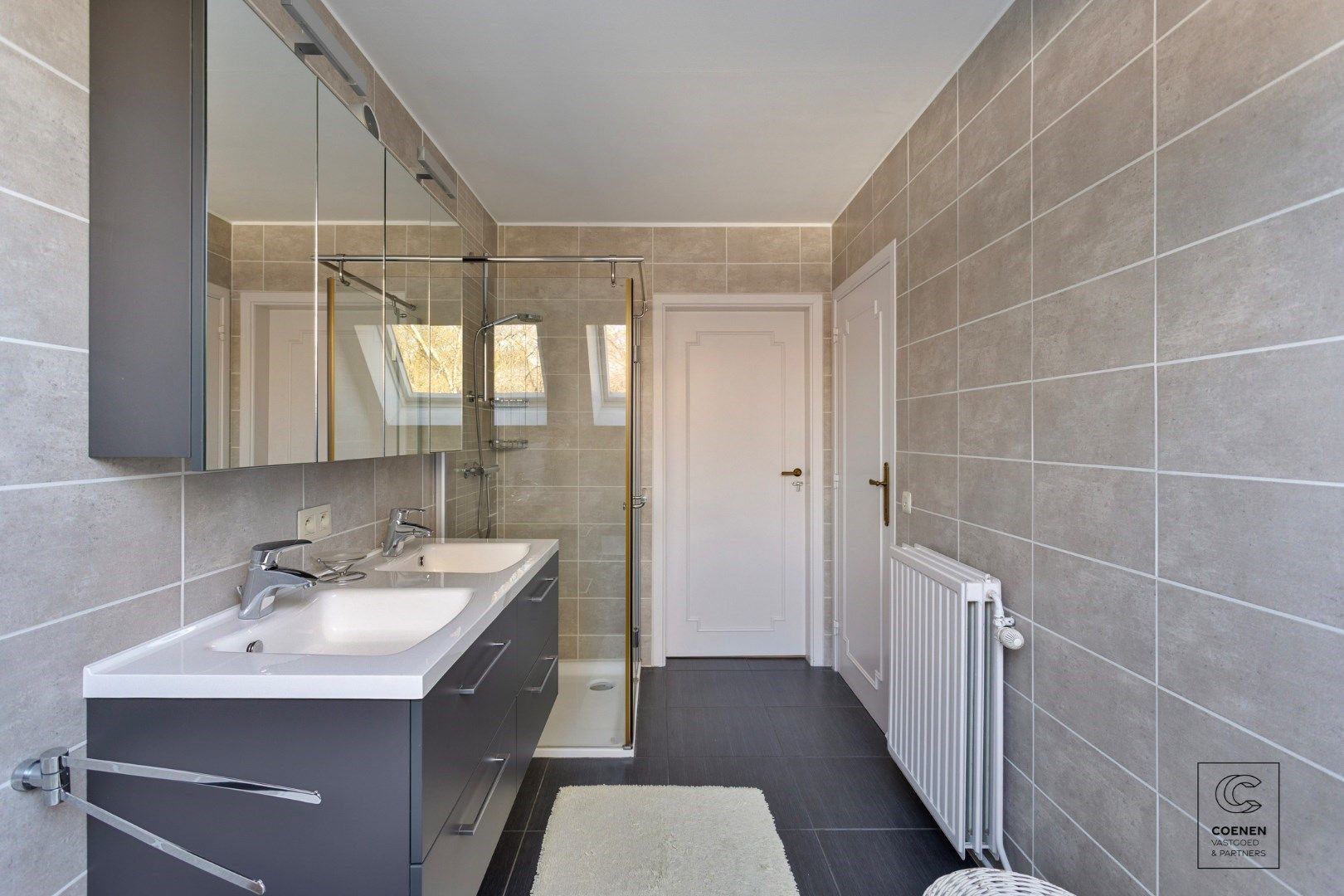 Instapklare villa met 4 slpk's en prachtige tuin op een perceel van 1125 m² te Lier. foto 17