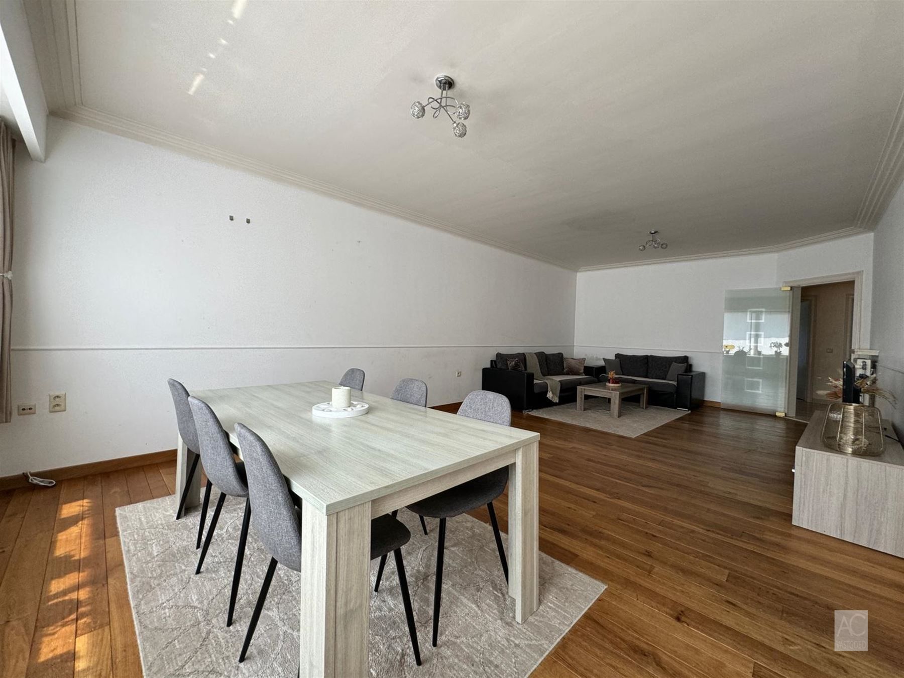Gelijkvloers appartement met garage foto 5