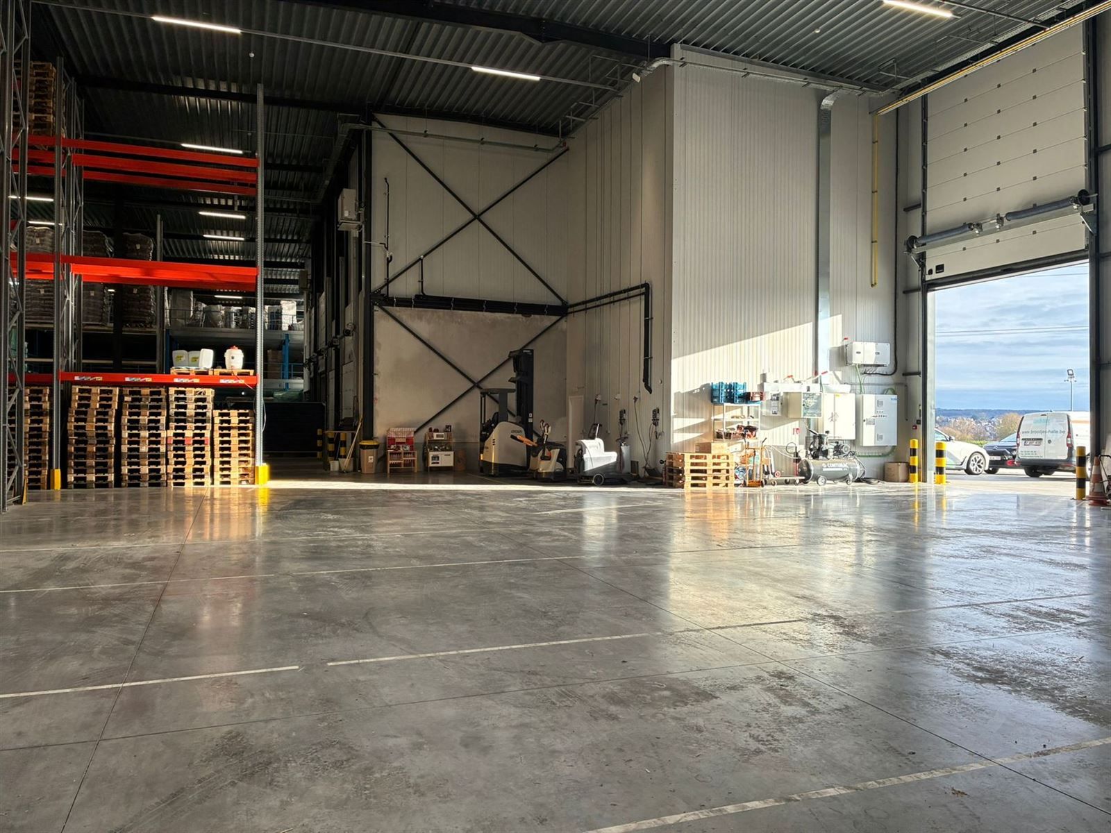 Loods met kade foto 8