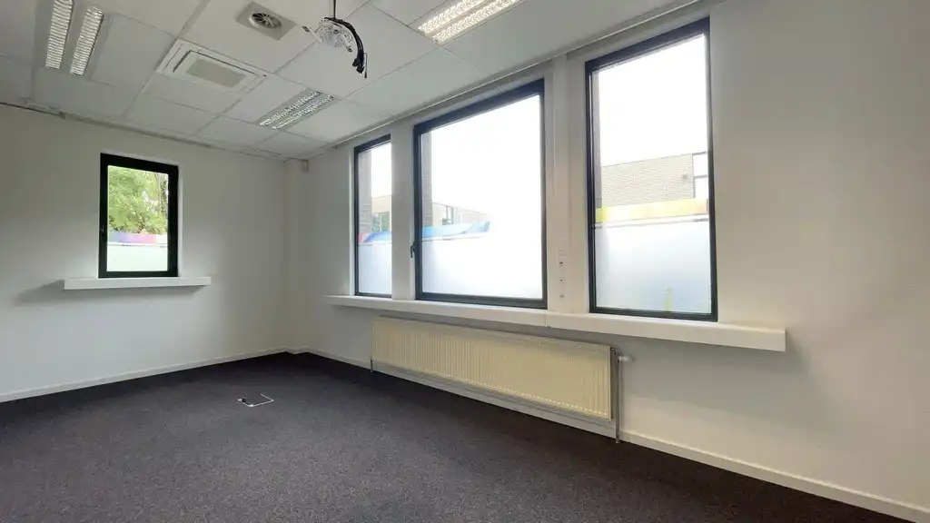 Instapklaar gelijkvloers kantoor vlakbij N171 te Kontich foto 6