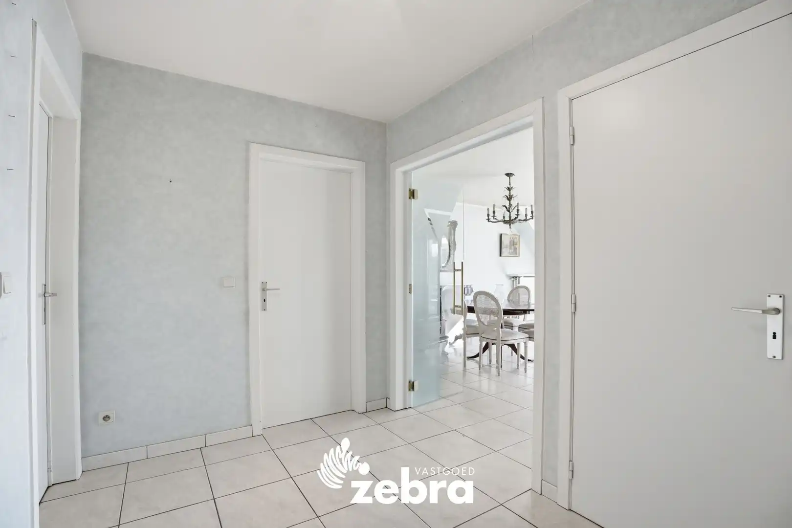 Op te frissen twee­slaapkamerappartement met terras in Lauwe foto 12