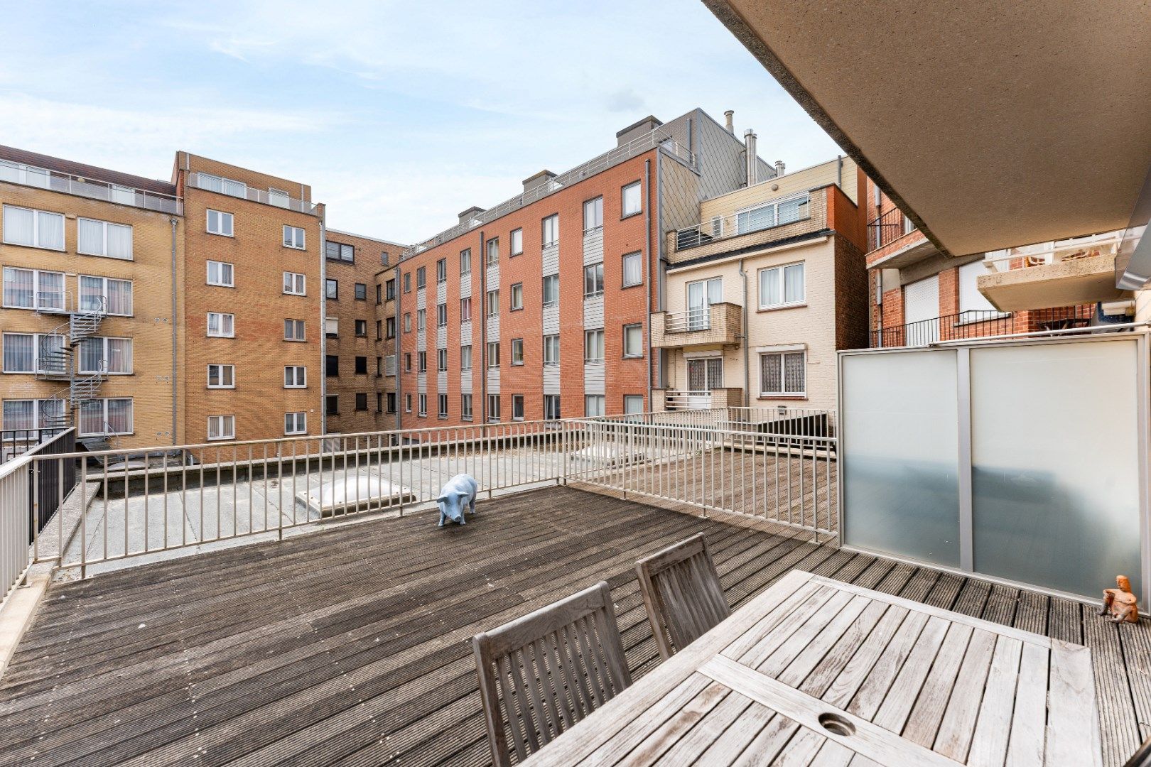 Prachtig 2 slaapkamer appartement met zijdelings zeezicht en ruim zongericht terras foto 13
