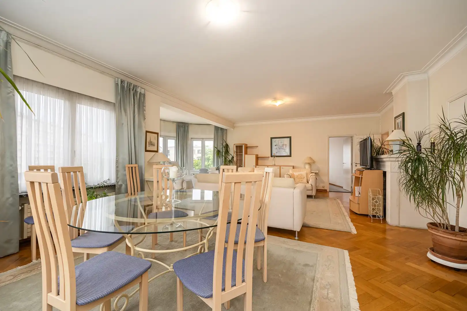 GEMEUBELD APPARTEMENT foto 3