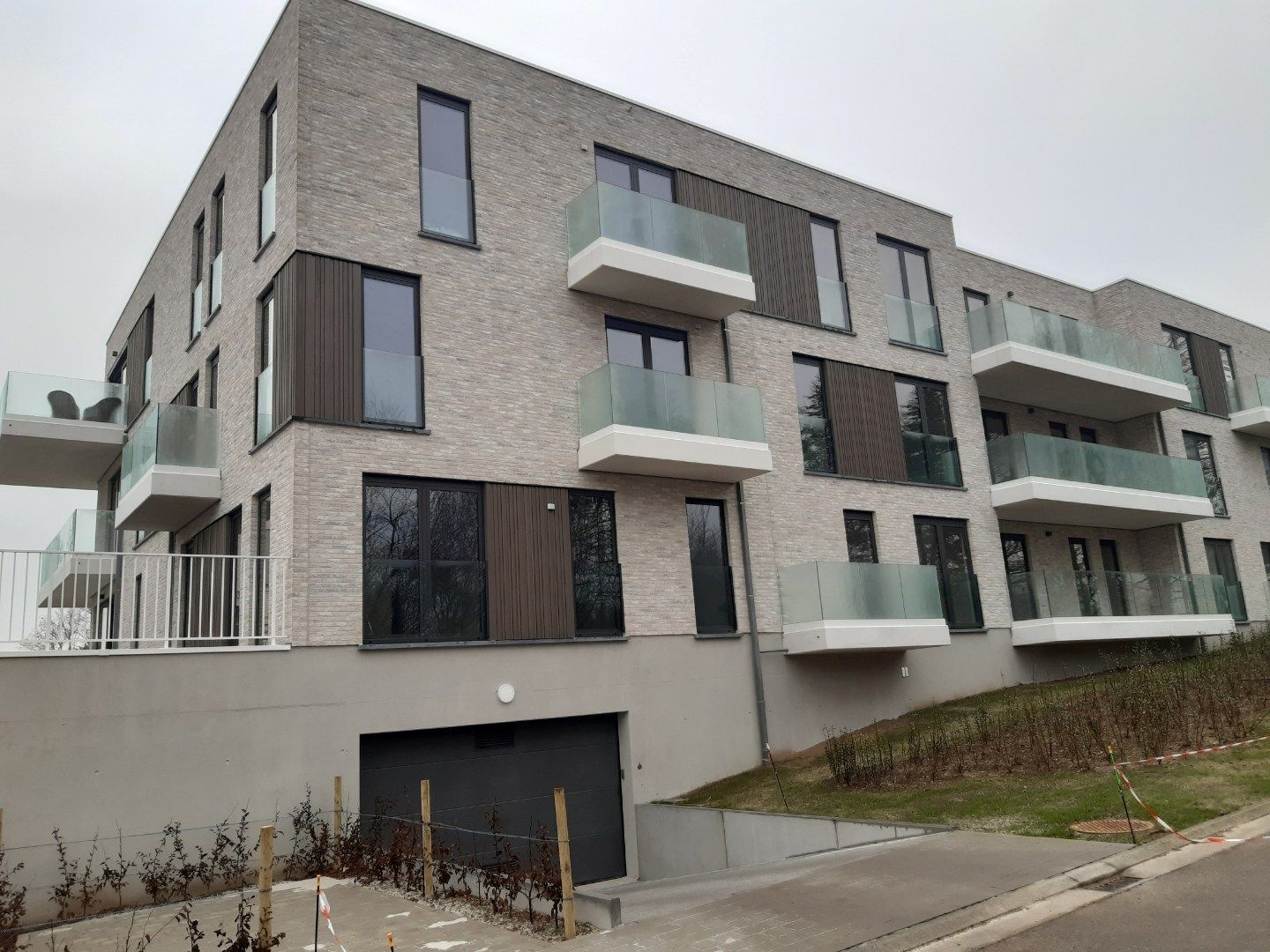 BEN-appartement met ruim terras. foto {{pictureIndex}}