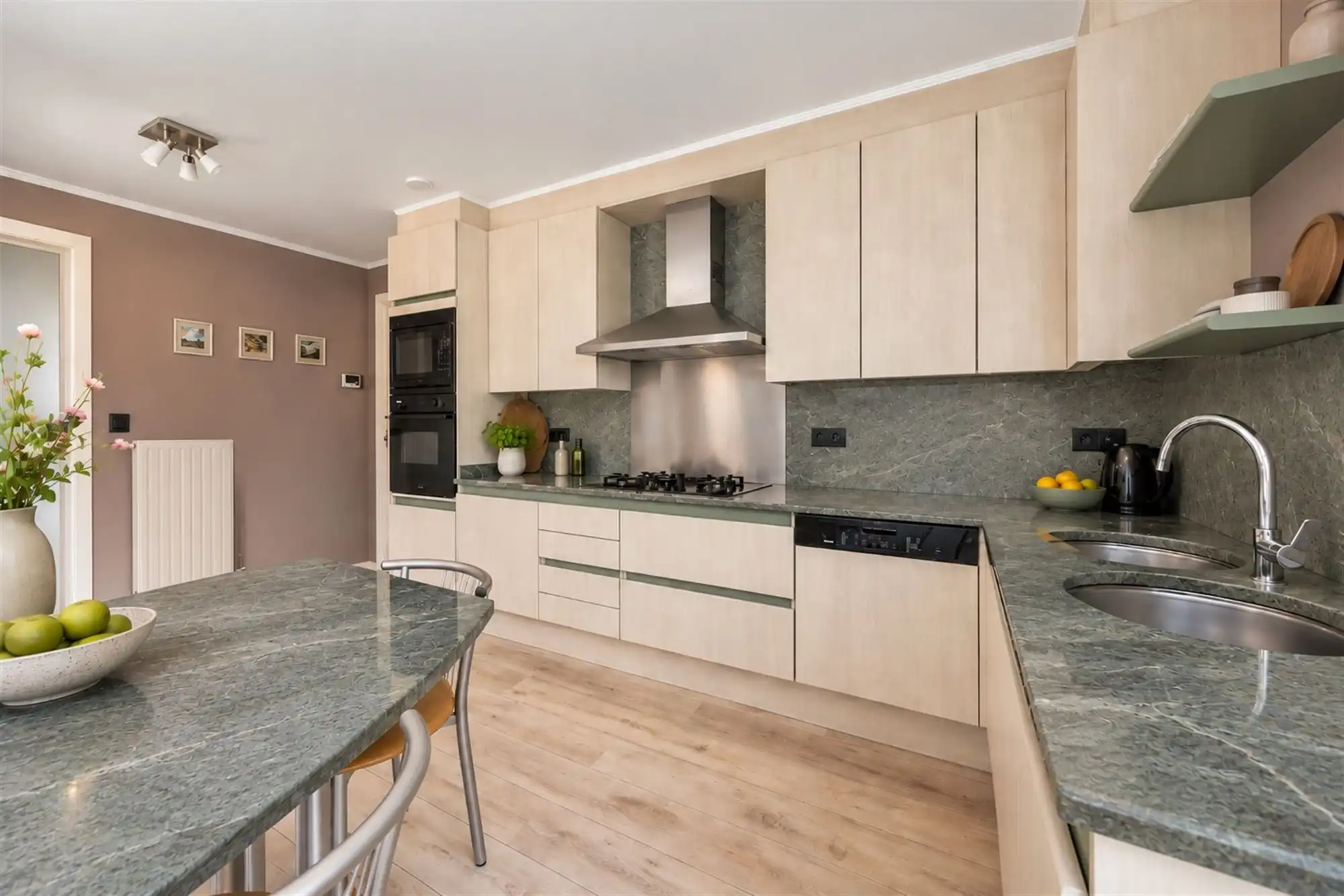 Instapklare woning met 4 slaapkamers en garage foto 9
