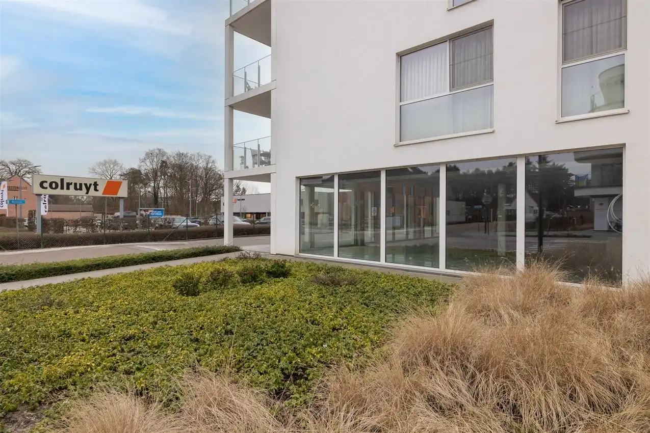 Commerciële ruimte op strategische hoekligging van 135m² foto 9