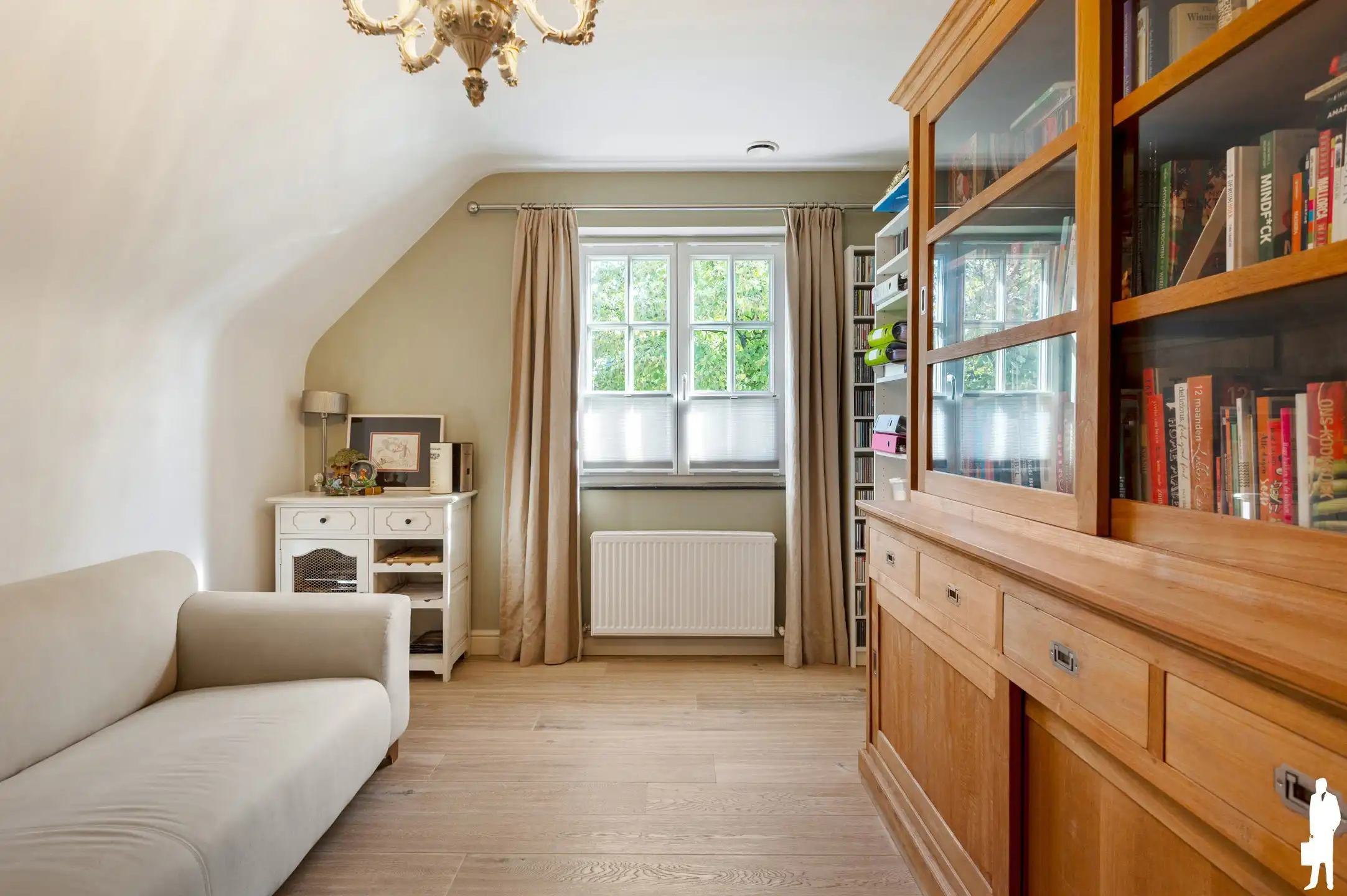 Exclusief karaktervolle villa met 4 slaapkamers, praktijkruimte, zwembad en aangelegde tuin nabij het centrum van Essen foto 15