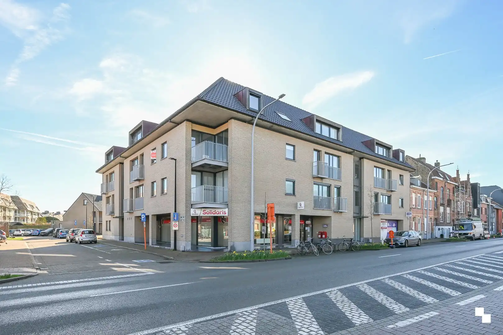 Deels ingerichte handelsruimte op toplocatie te Sint-Andries foto 22