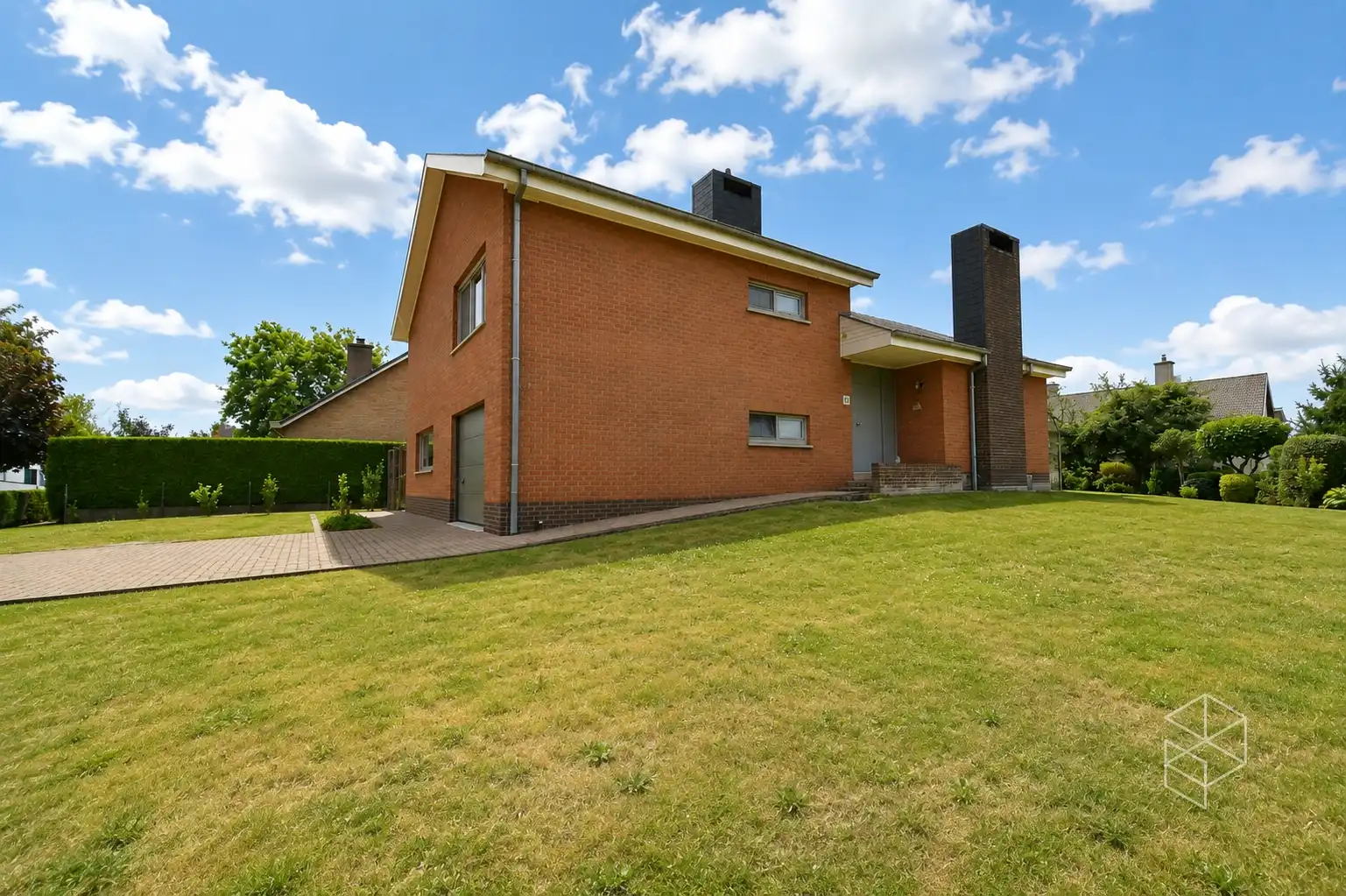 Ruime woning met grote tuin te Oostkamp foto 2