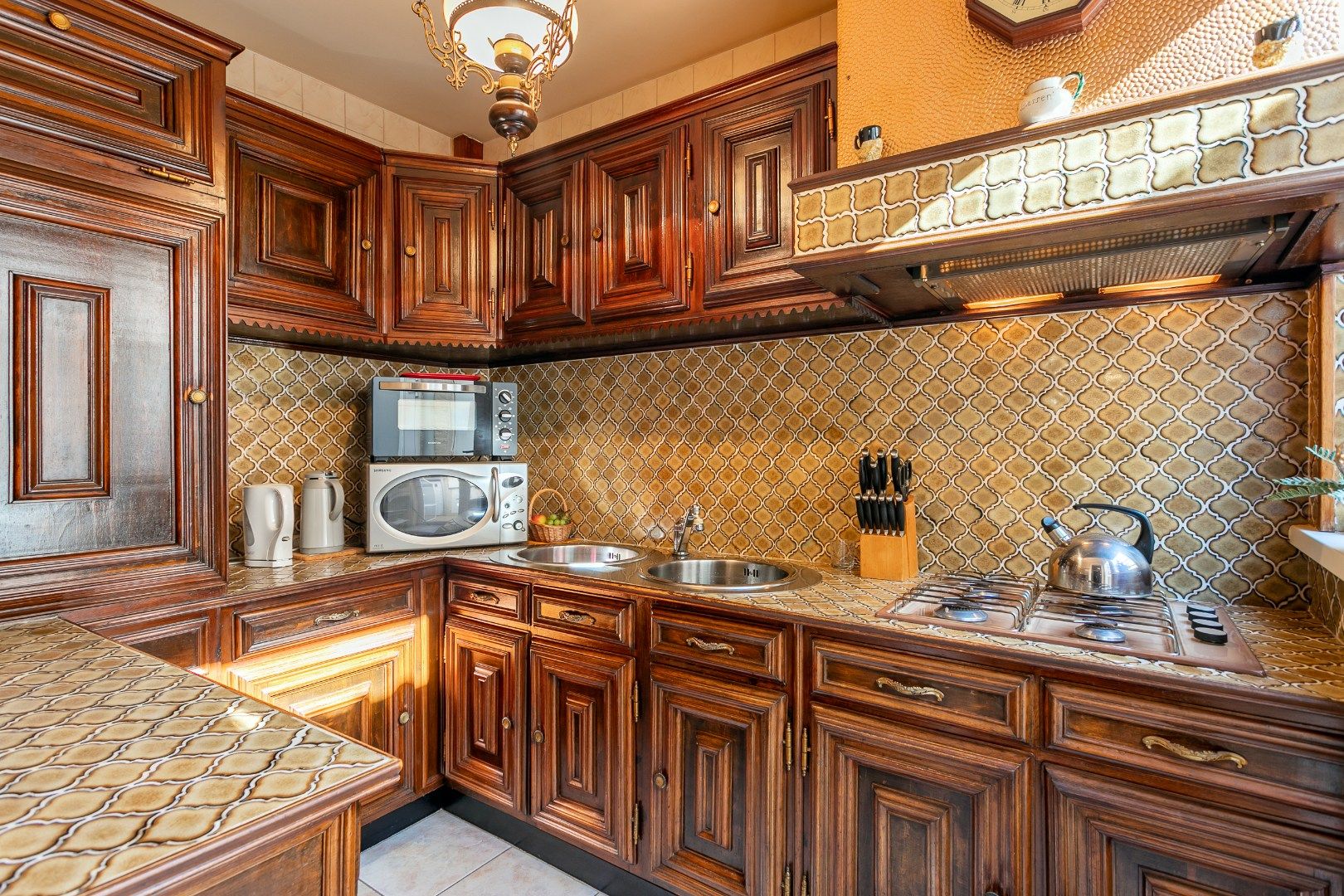 Goed onderhouden woning +-3are, met 2 à 3 slpk, garage en tuin. foto 9