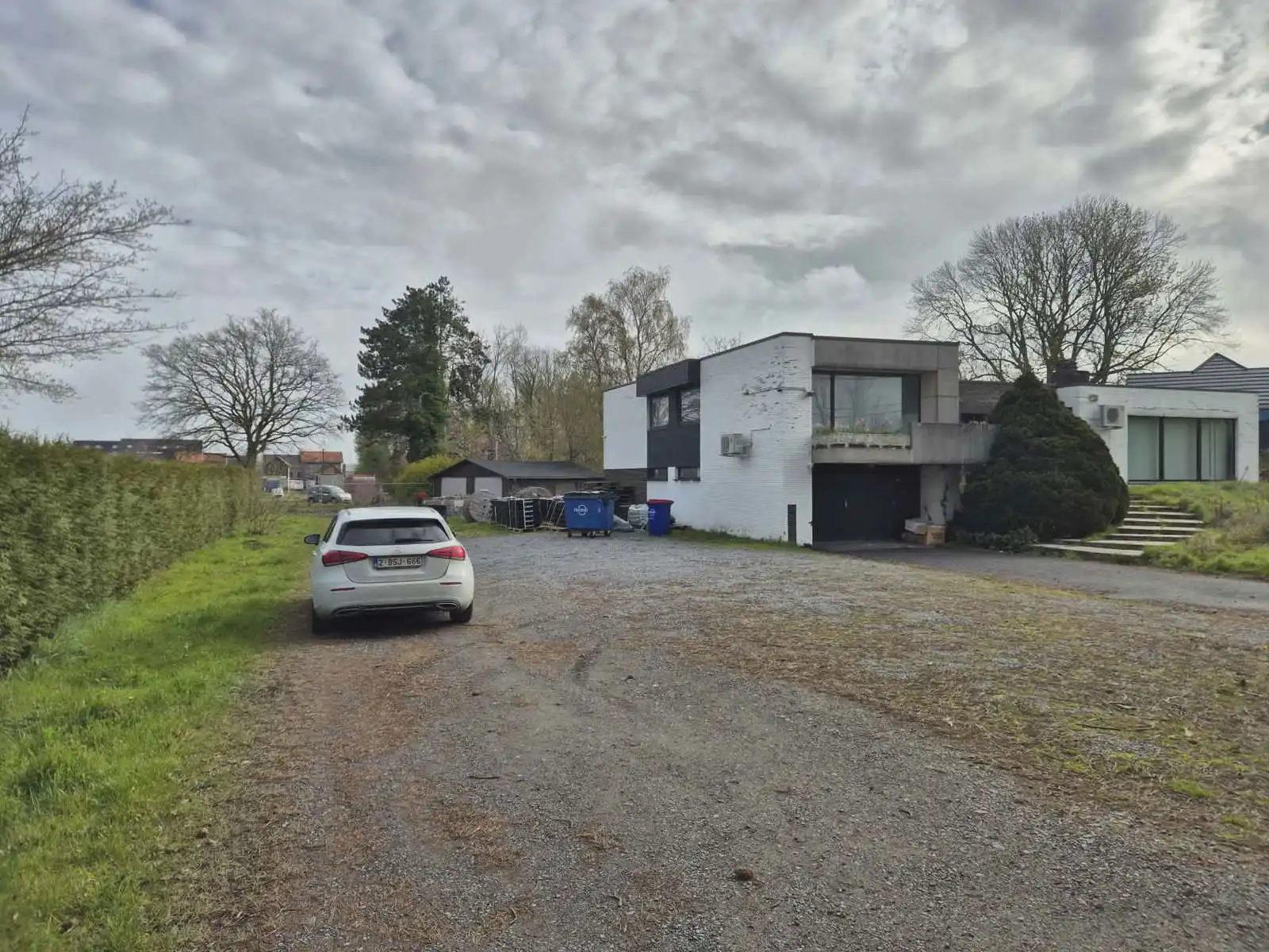 Kantoorgebouw met meerdere bureaus en extra opslagruimte foto 16