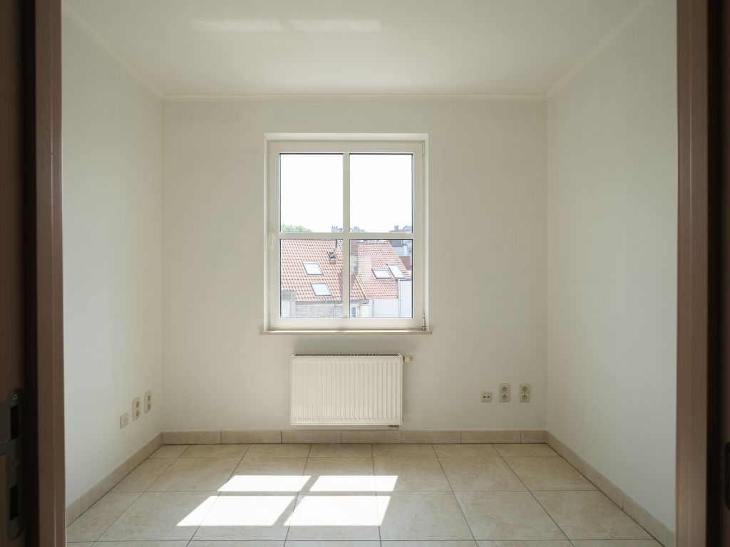 Licht op te frissen appartement met 3 slaapkamers en aangenaam terras met prachtig en open zicht over de Leie. Mogelijkheid tot aankoop autostaanplaats. foto 15