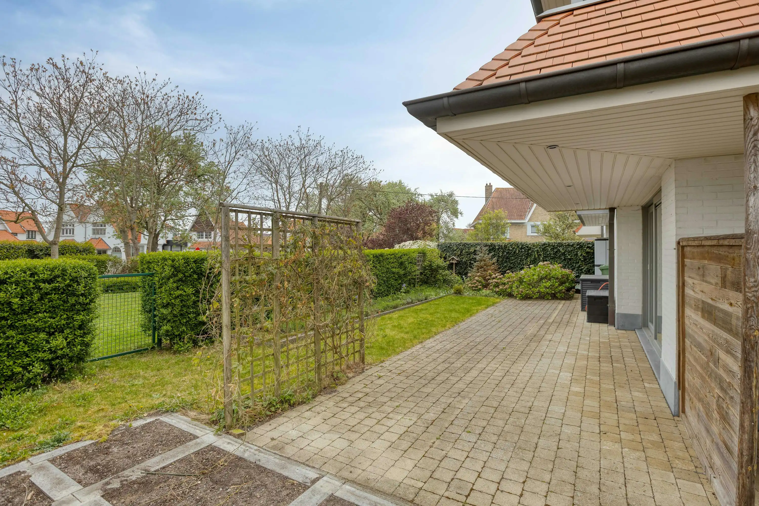 Gelijkvloers appartement (110m²) met tuin op topligging! foto 10