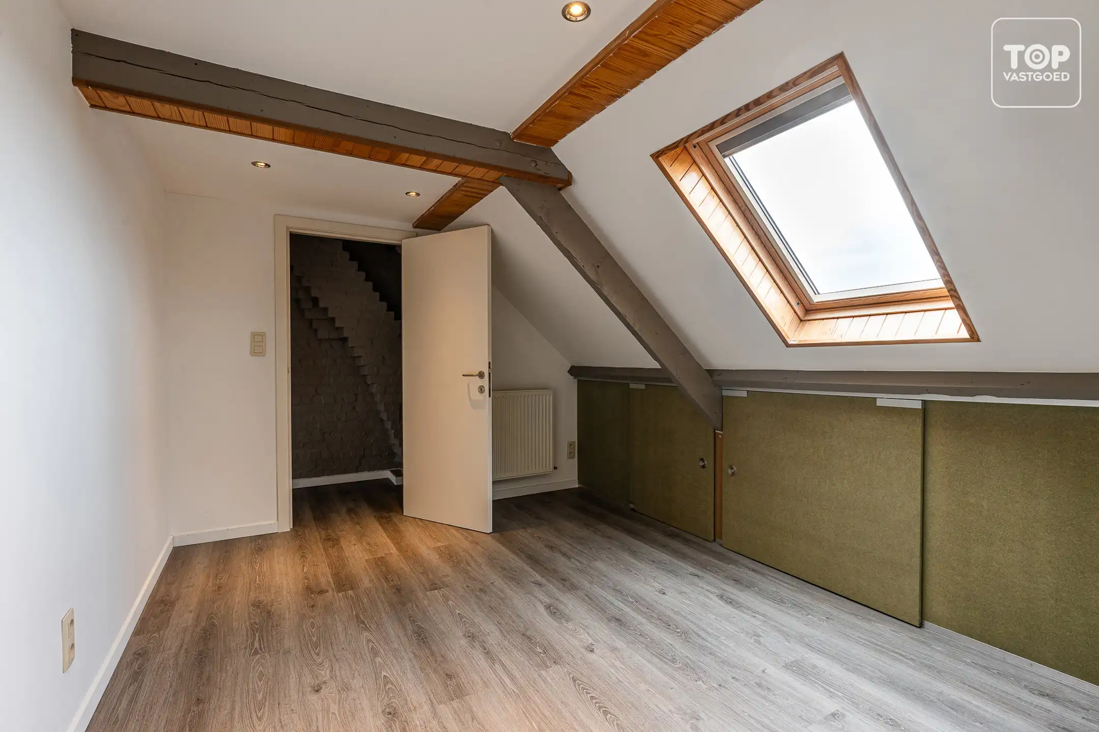 Instapklare gezinswoning met tuin en open zicht foto 23