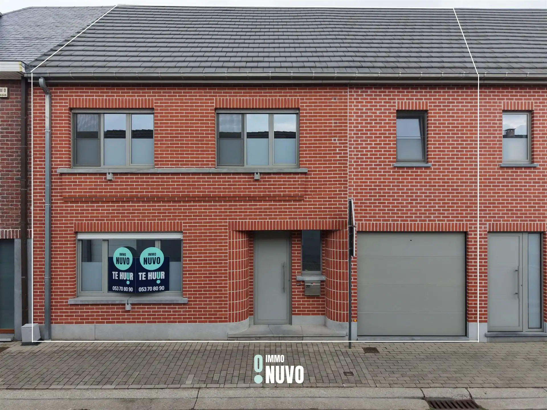 Gezinswoning met 3 slaapkamers, bureau, tuin en garage foto {{pictureIndex}}