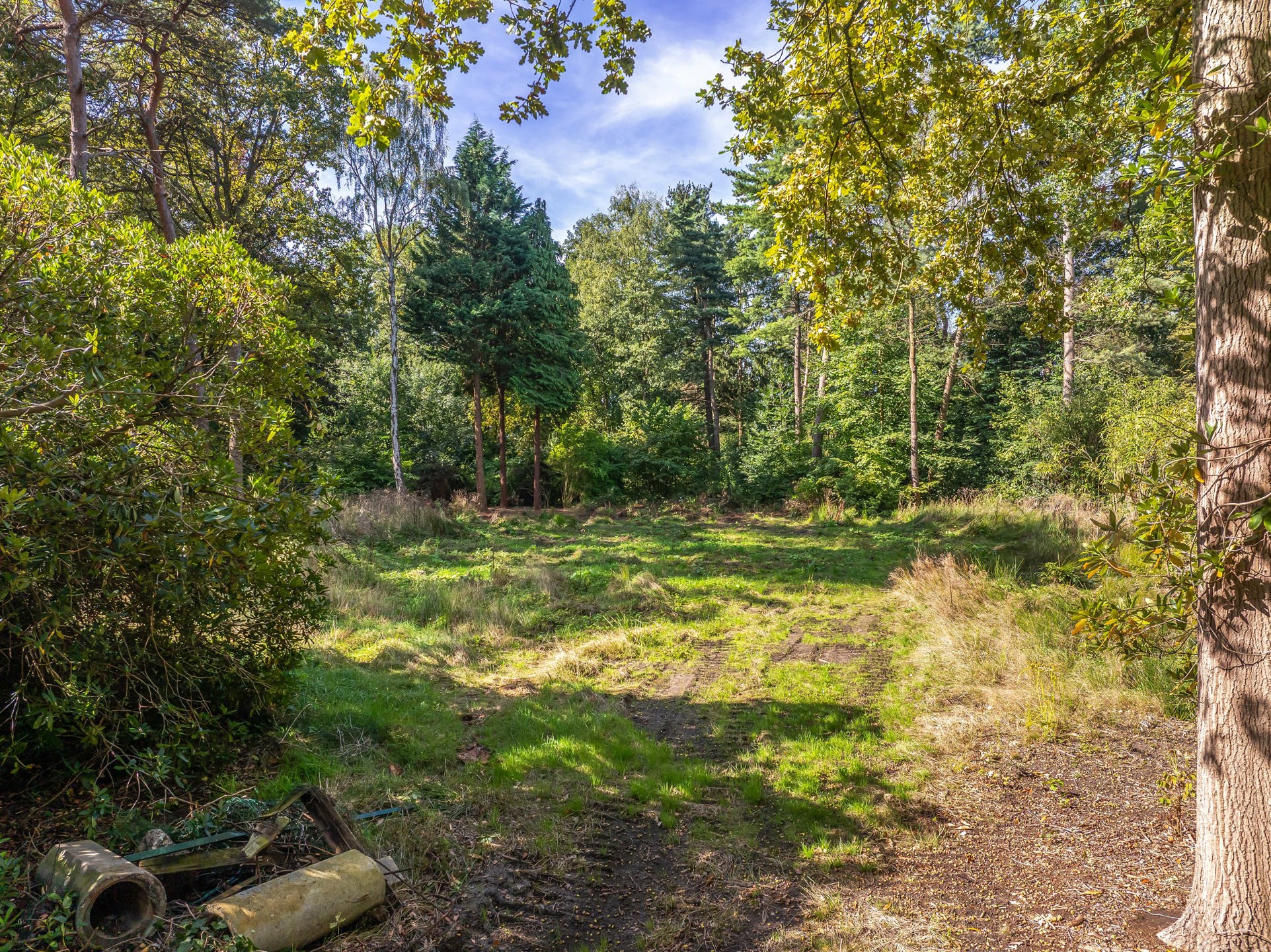 Brede bouwgrond met villa-vergunning in een oase van rust foto 9