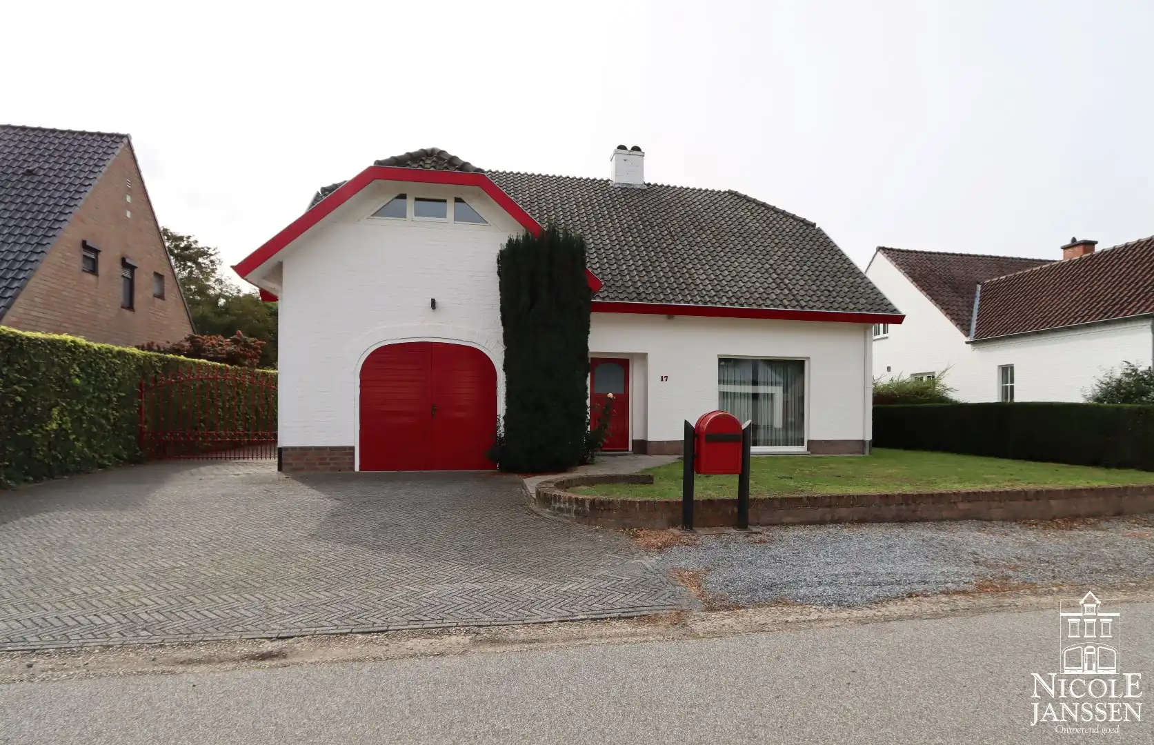 Goed onderhouden gezinswoning met diepe tuin met zwembad foto 25