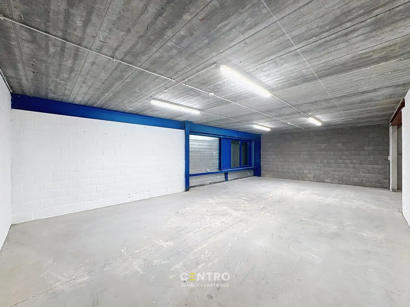 NB KMO-UNIT (238.65m²) met mezzanine (74.37m²) te koop met 2 private parkeerplaatsen voor de deur, elektrische sectionaalpoort en sanitair blok op industriezone "Herdersbrug" te 8000 Brugge foto 11