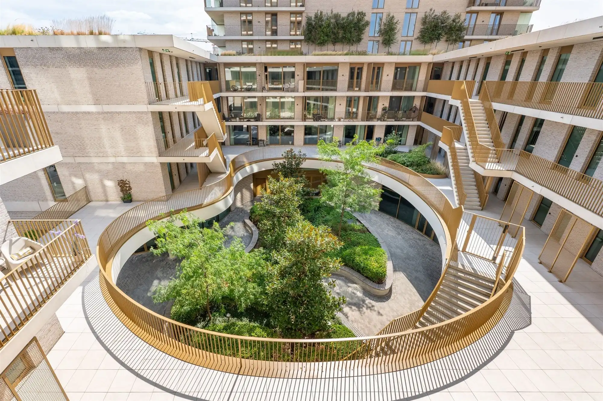 Nieuwbouw studio met ruim terras foto 16
