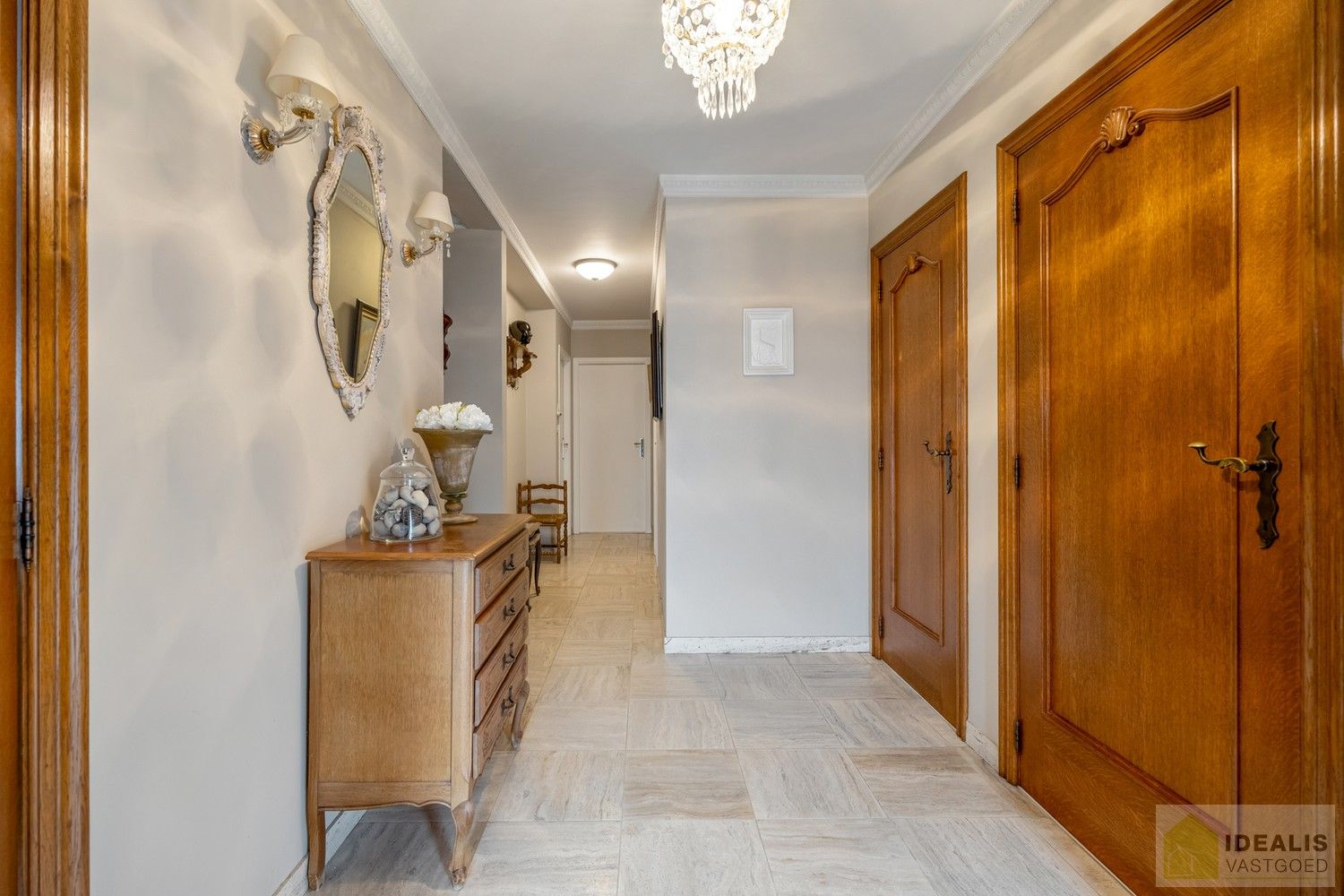 Aangename karakterwoning op fijne locatie te Pelt. Deze woning omvat maar liefst +-124m² netto bewoonbare oppervlakte op een perceel van 7a 36ca met een ruime woonkamer, 3 slaapkamers, badkamer, wasplaats en eventueel af te werken zolder vlakbij de dorpskern van Pelt! Uiterst geschikt voor kandidaten op zoek naar een betaalbare doch instapklare woning. foto 13