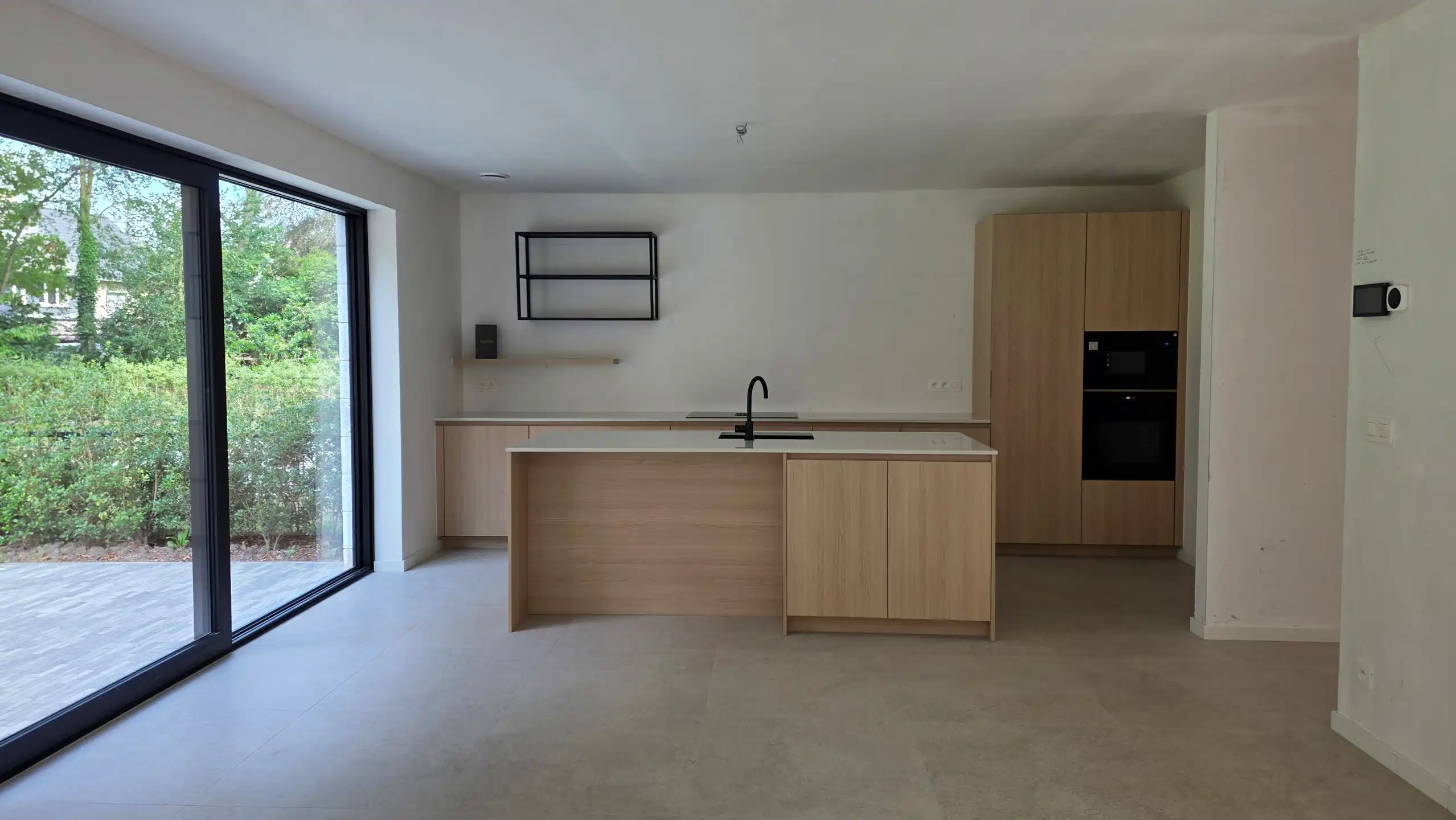 Een vrijstaande nieuwbouwwoning op ca. 538 m² grond foto 4