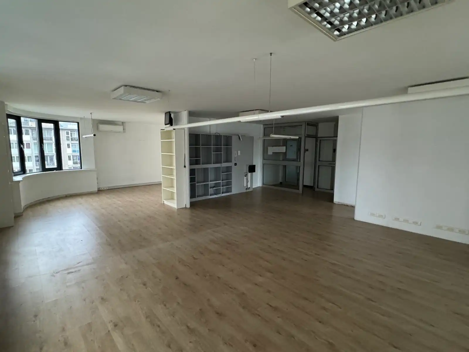 Kantoor 3de verdiep op Bisschoppenhoflaan + parking foto 2