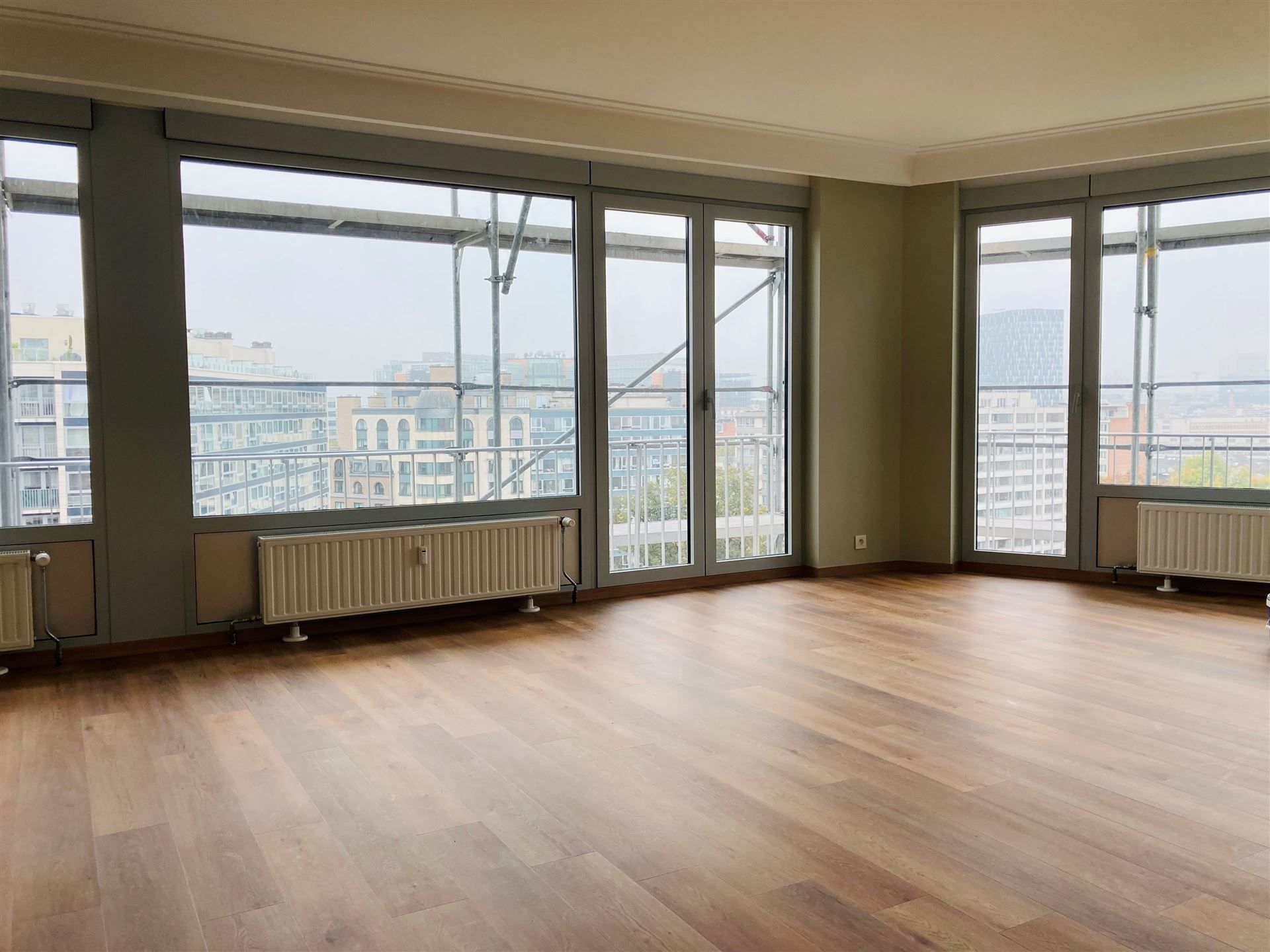 Mooi en lichtrijk gerenoveerde 2 SK appartement op de 9de verdiep - EU Wijk  foto 4