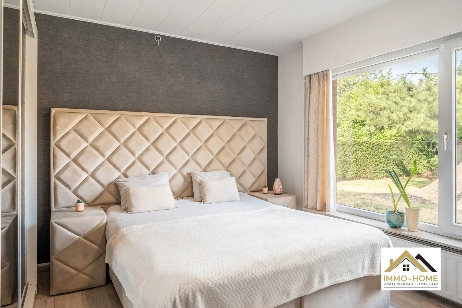 Vrijstaande bungalow met een ruime grond op een topligging!  foto 18
