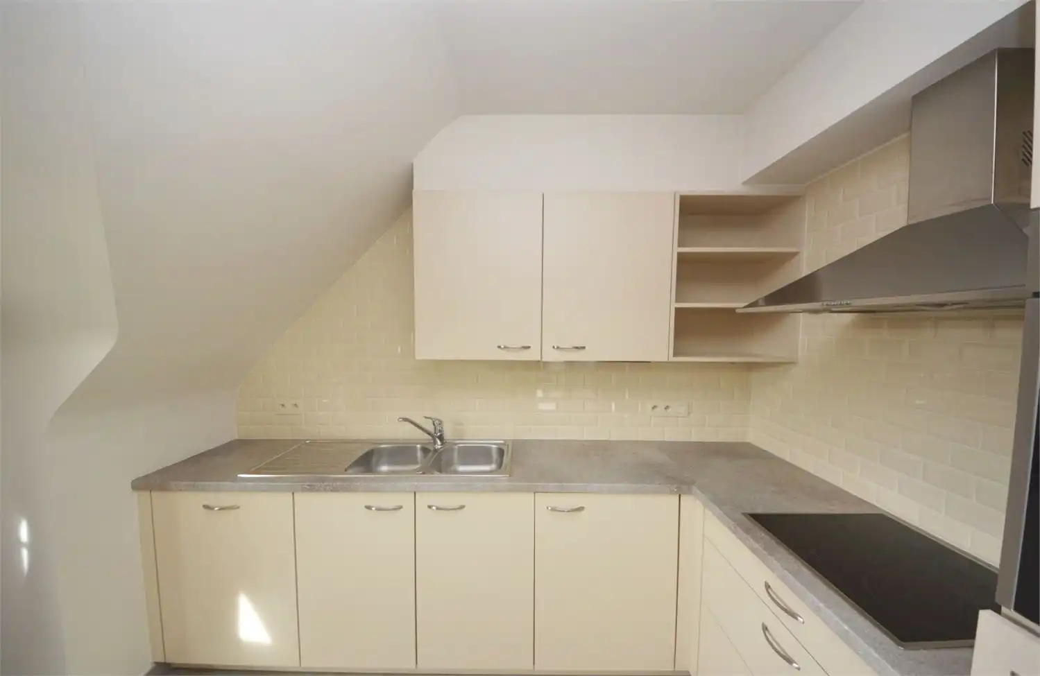 RUIM DUPLEX APP.135 m² MET TERRAS + VERPLICHT AAN TE KOPEN ONDERGRONDSE GARAGEBOX foto 9